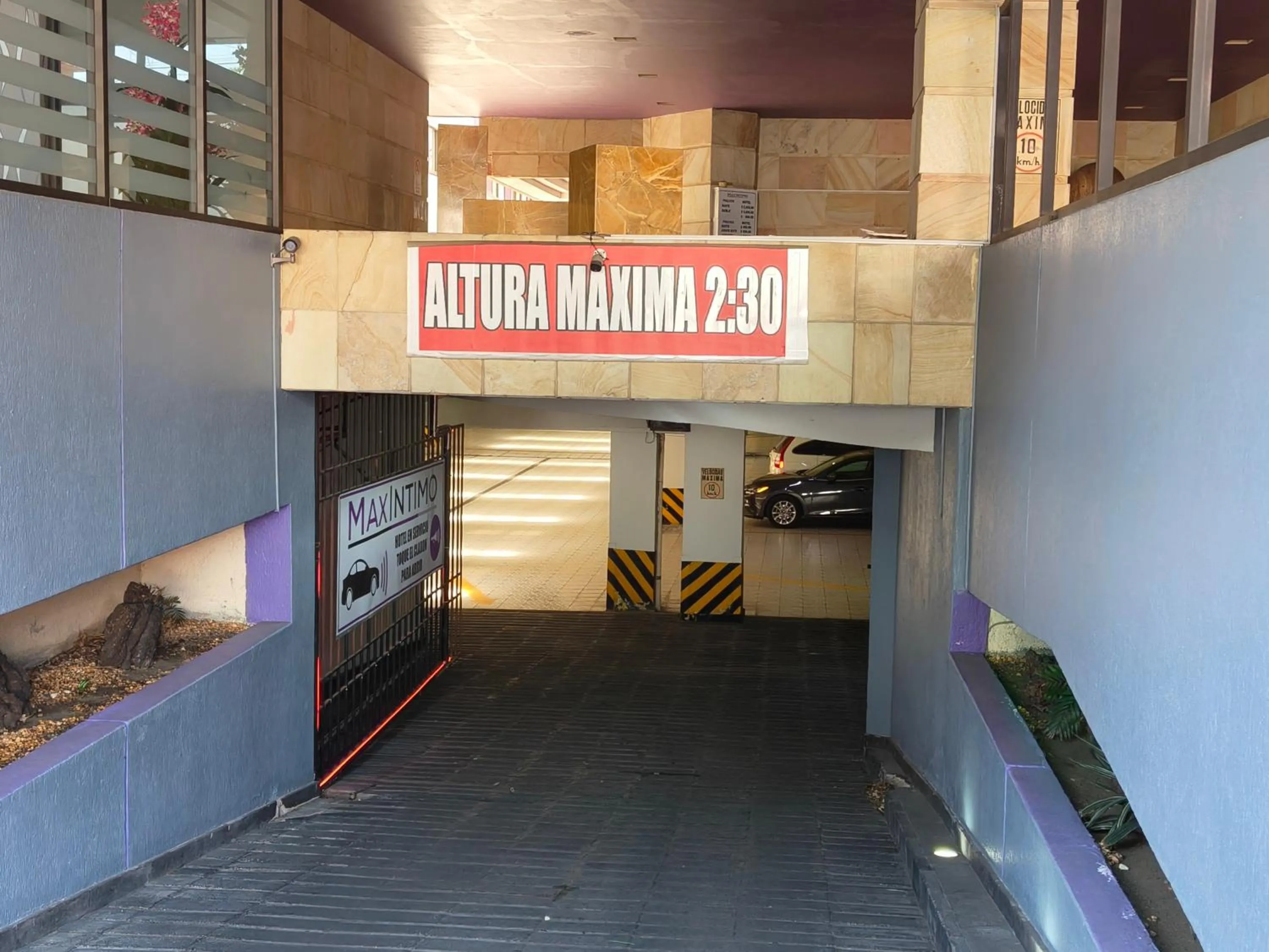 Parking in Hotel Max