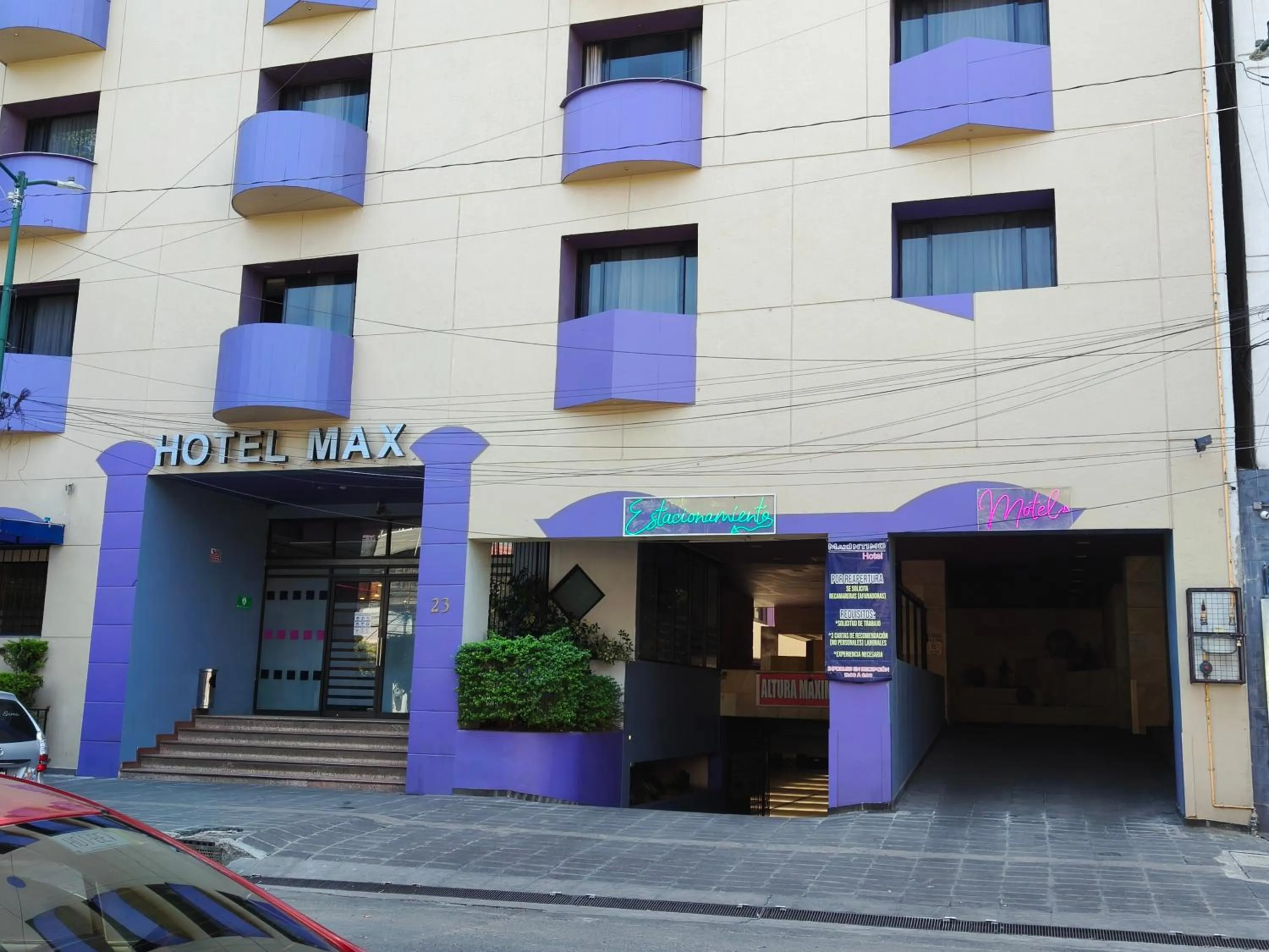 Facade/entrance in Hotel Max