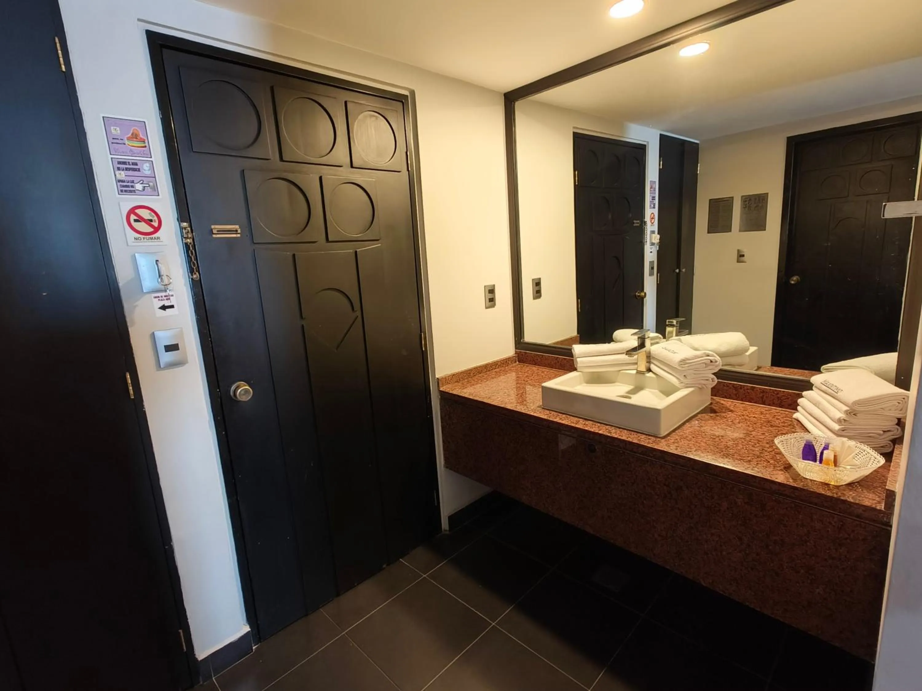 Photo of the whole room in Hotel Max