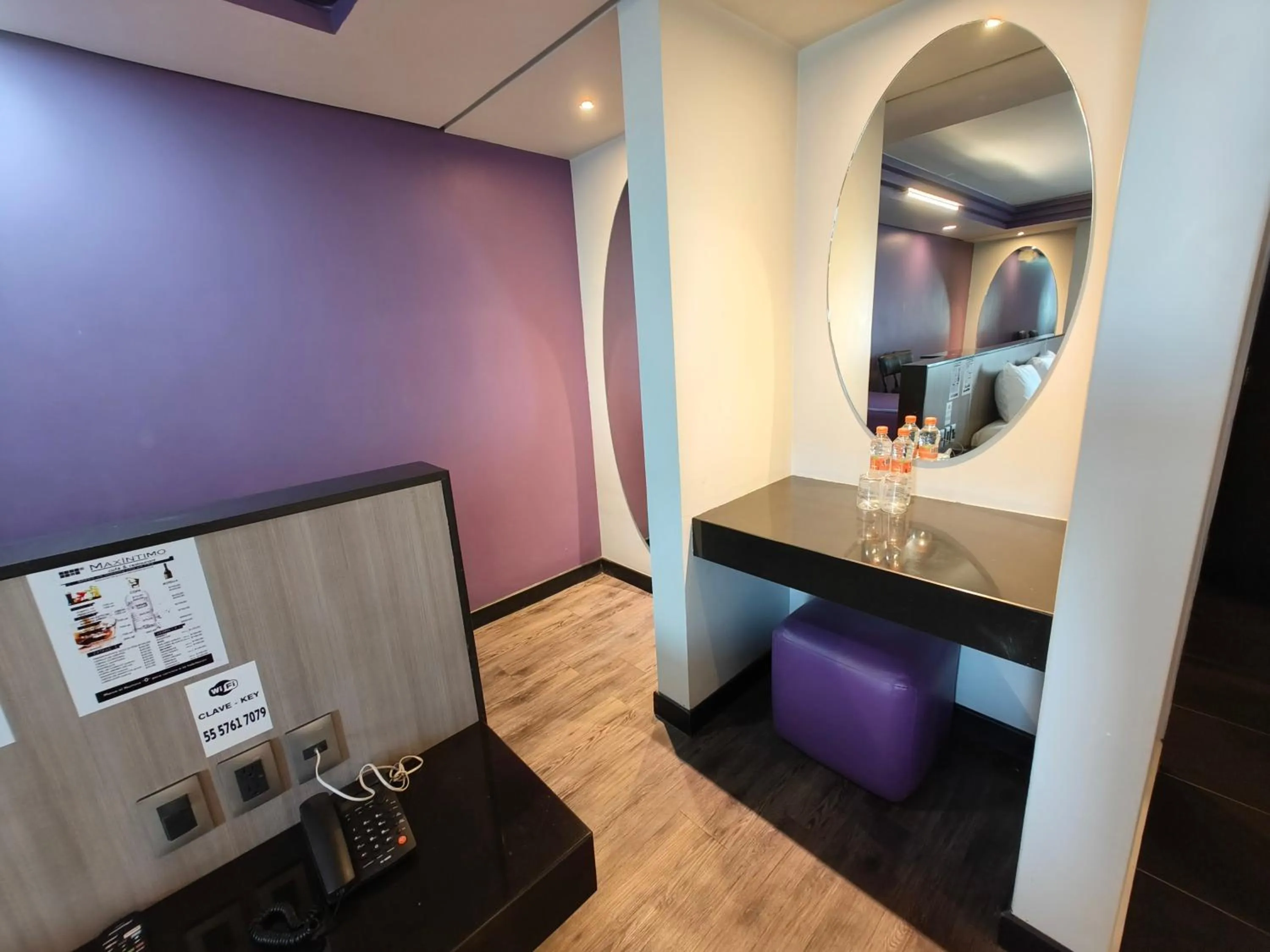 Photo of the whole room in Hotel Max