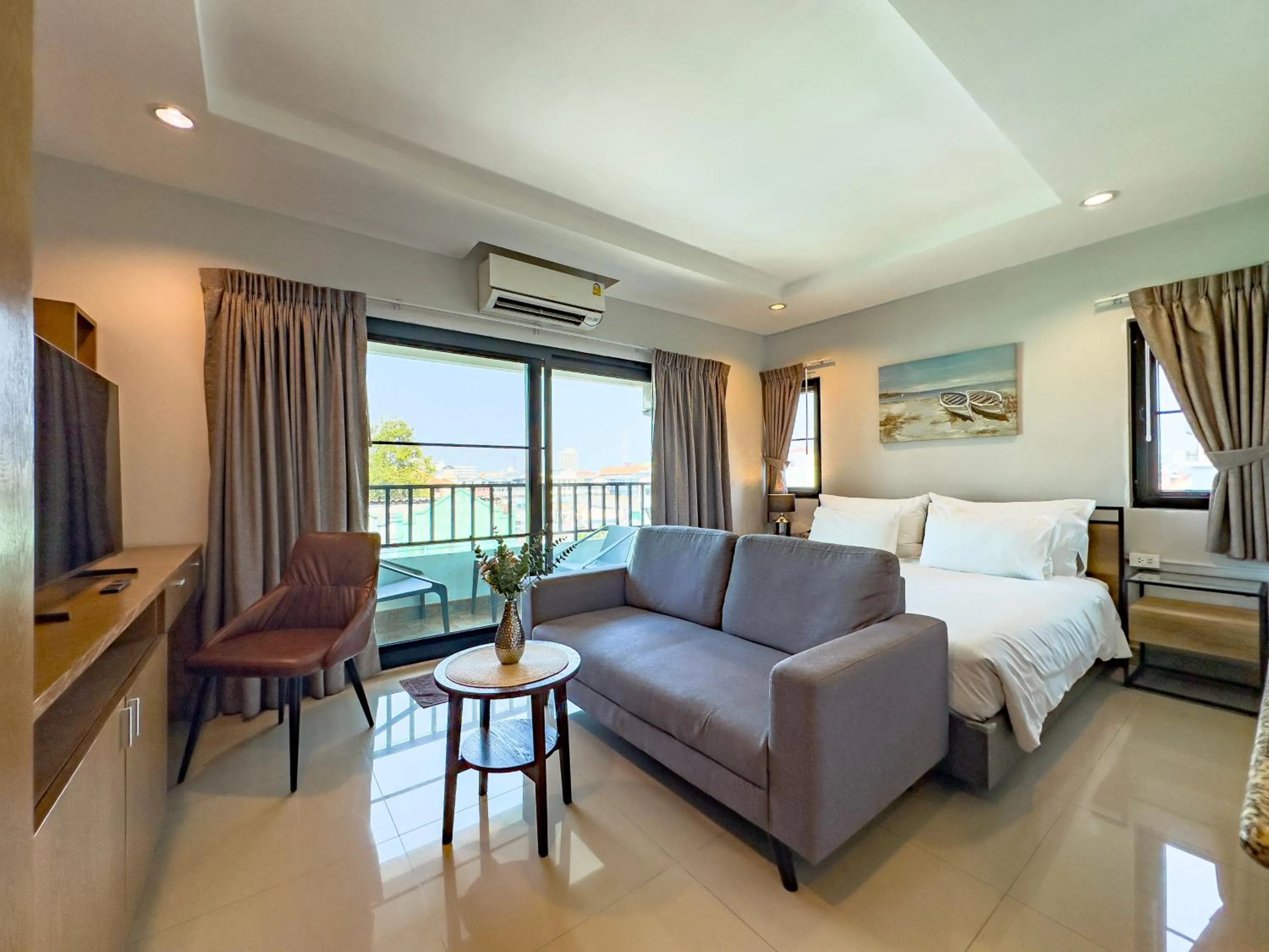 Bedroom, Bed in Nalanta Hotel Pattaya