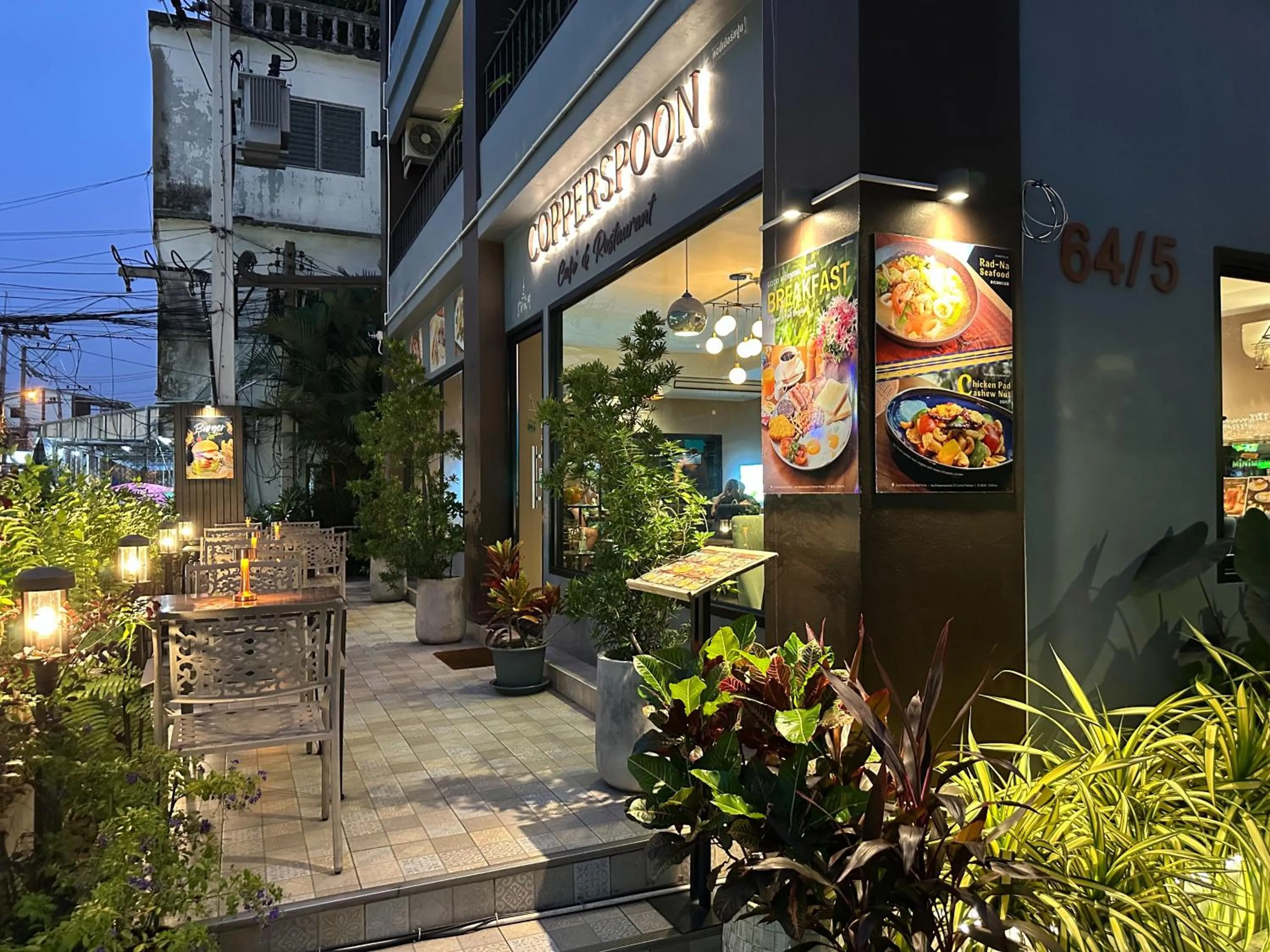 Restaurant/places to eat in Nalanta Hotel Pattaya