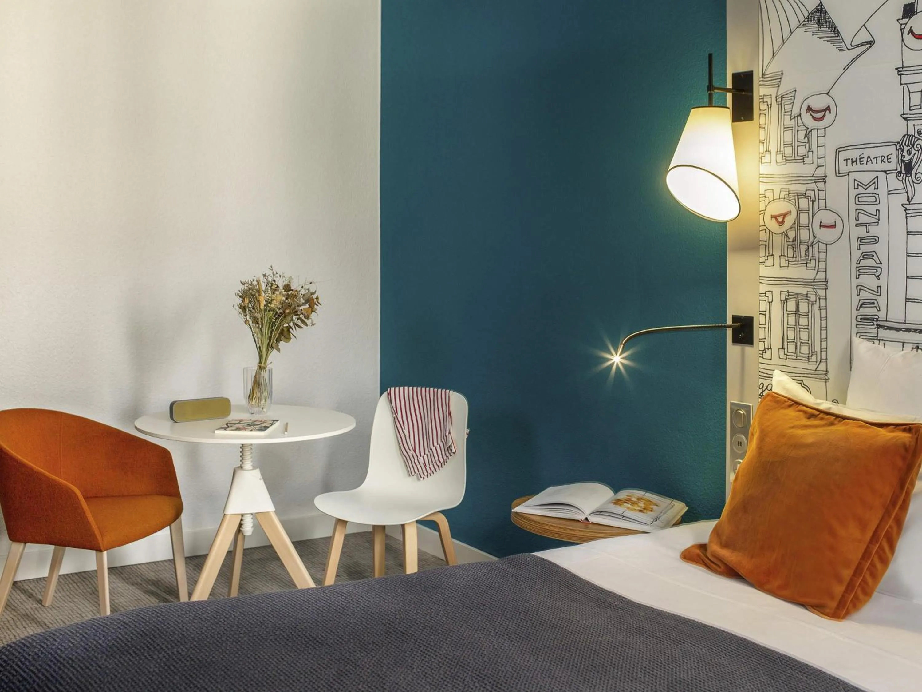 Bedroom, Bed in Hôtel Mercure Paris Centre Gare Montparnasse