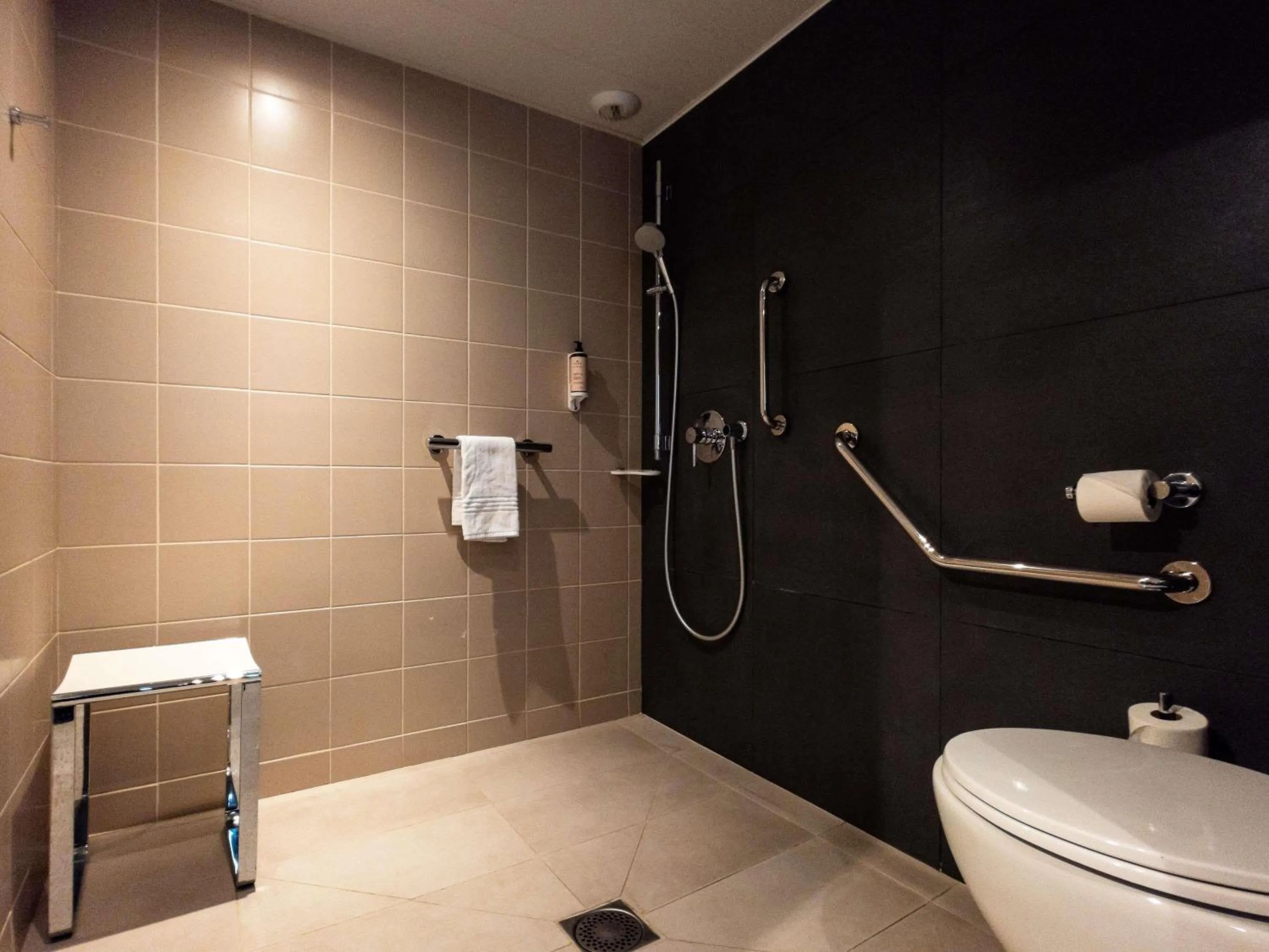 Bedroom in Hôtel Mercure Paris Centre Gare Montparnasse