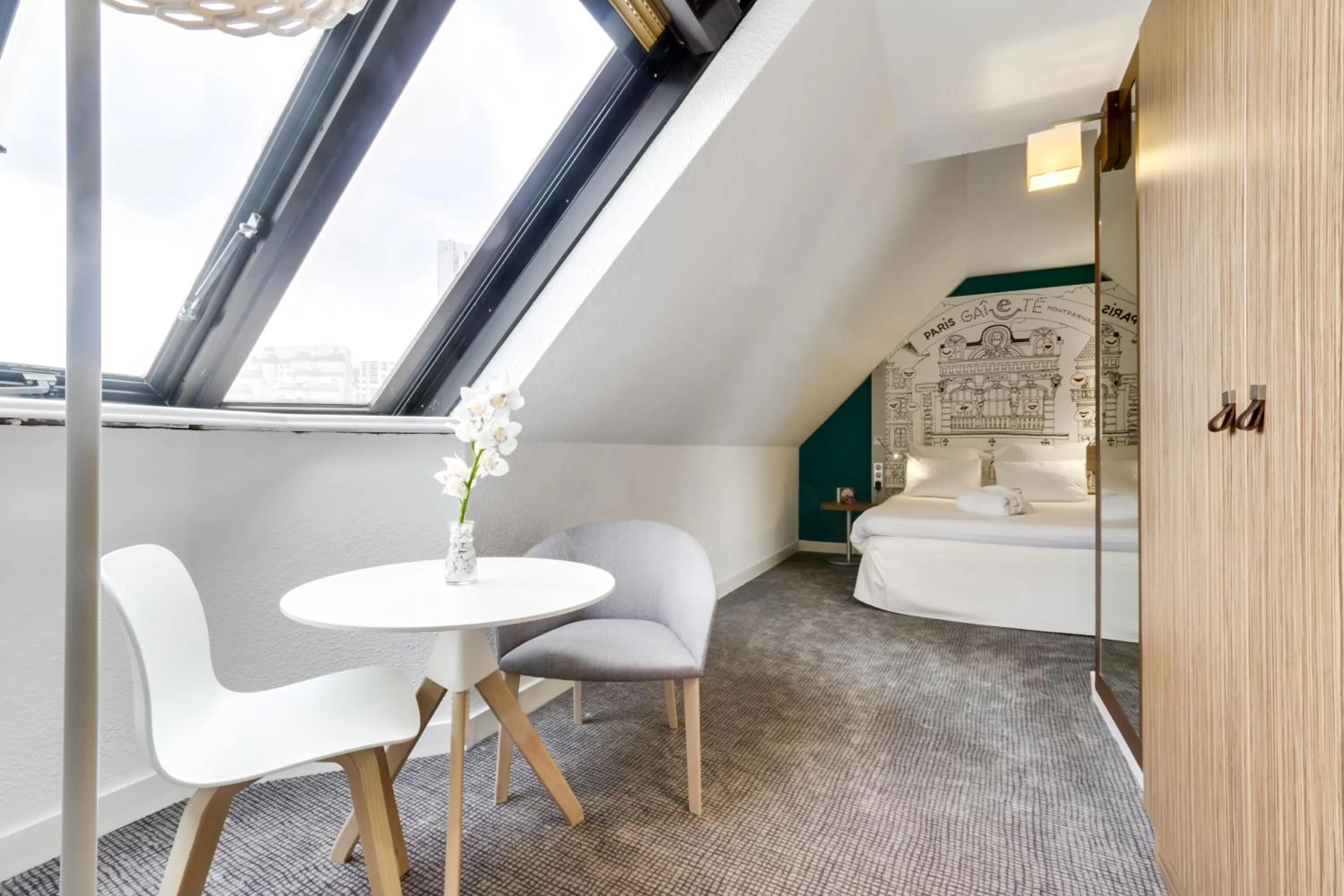 Bed in Hôtel Mercure Paris Centre Gare Montparnasse