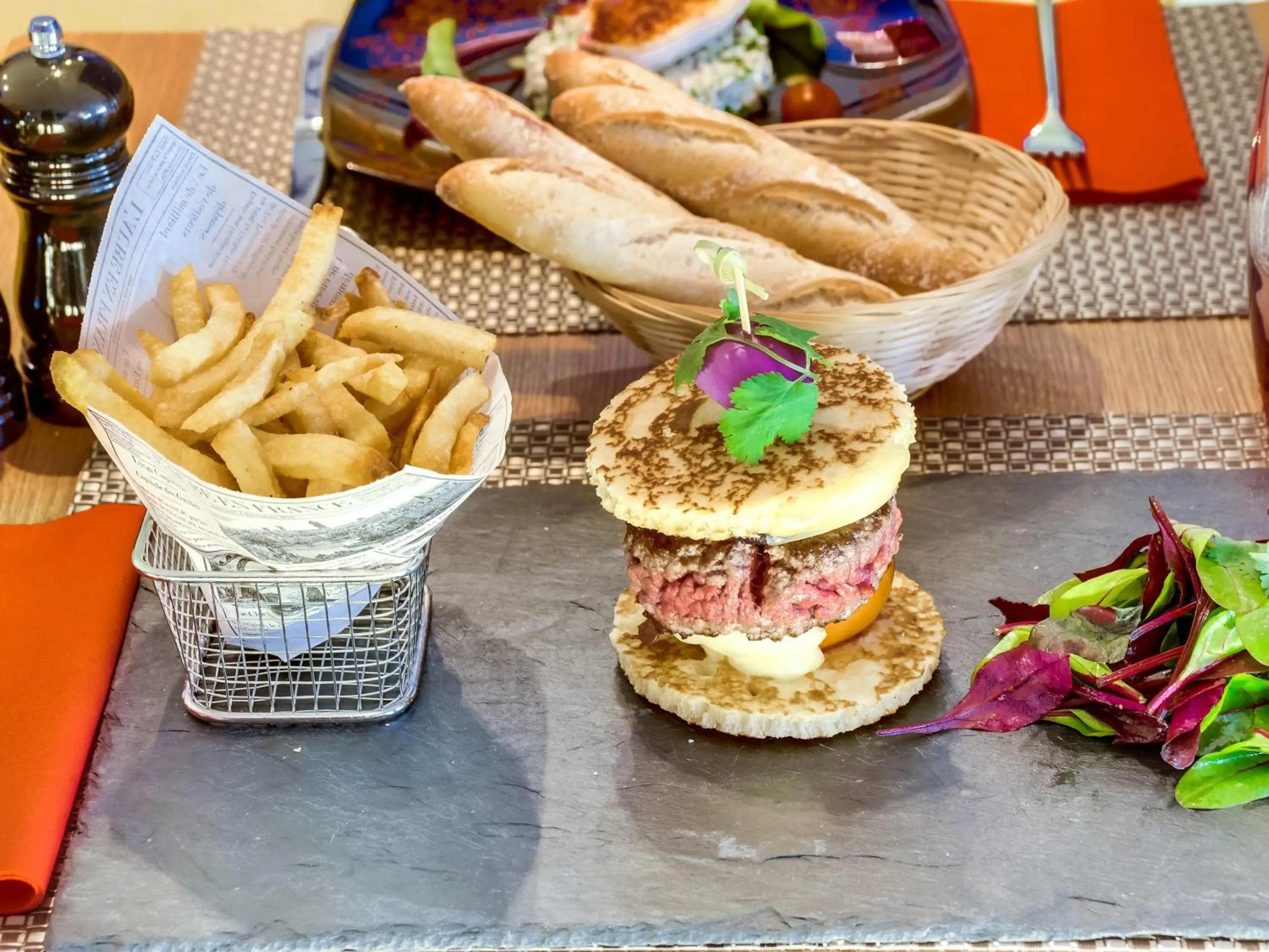 Restaurant/places to eat in Hôtel Mercure Paris Centre Gare Montparnasse