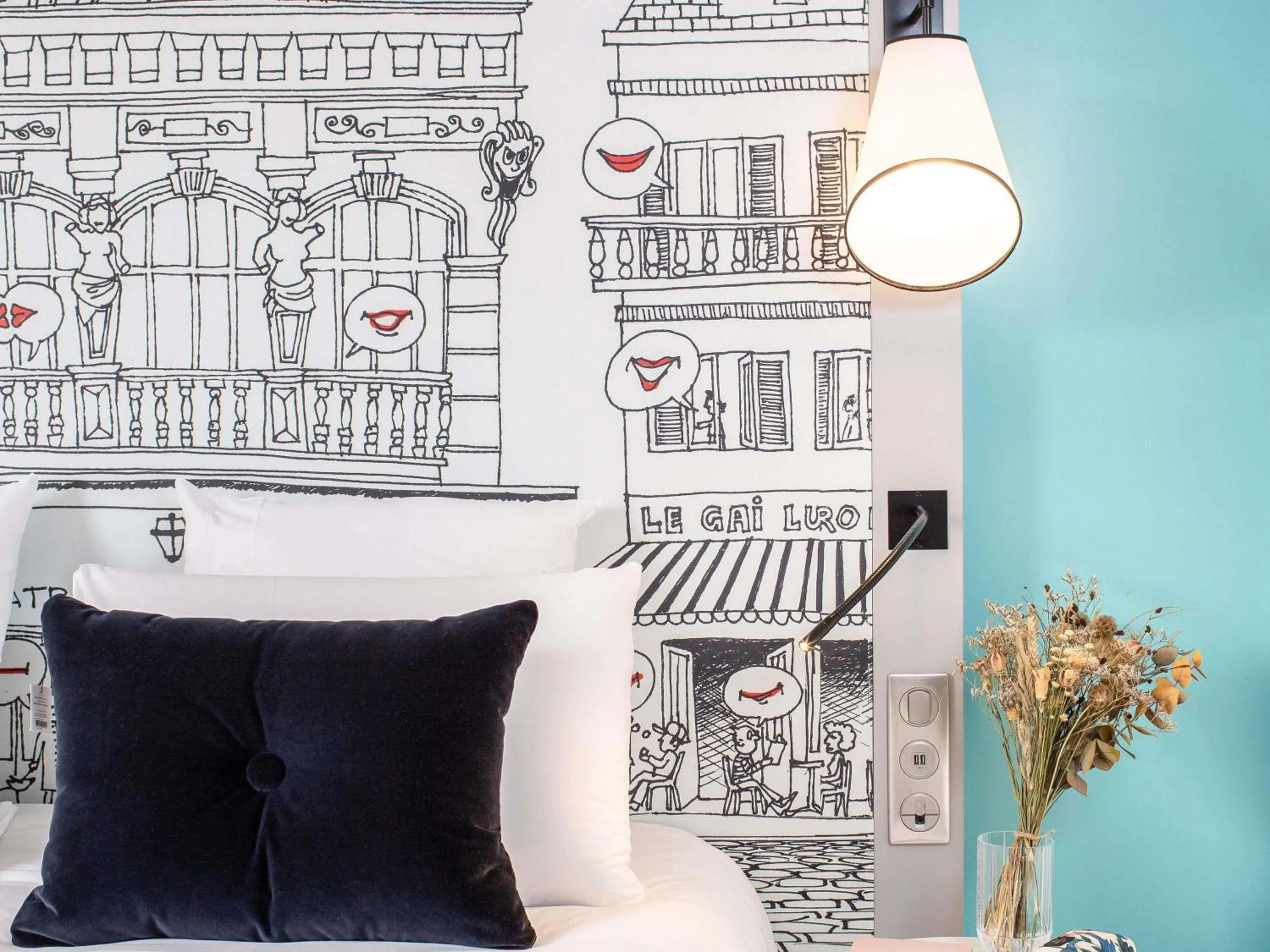 Photo of the whole room in Hôtel Mercure Paris Centre Gare Montparnasse