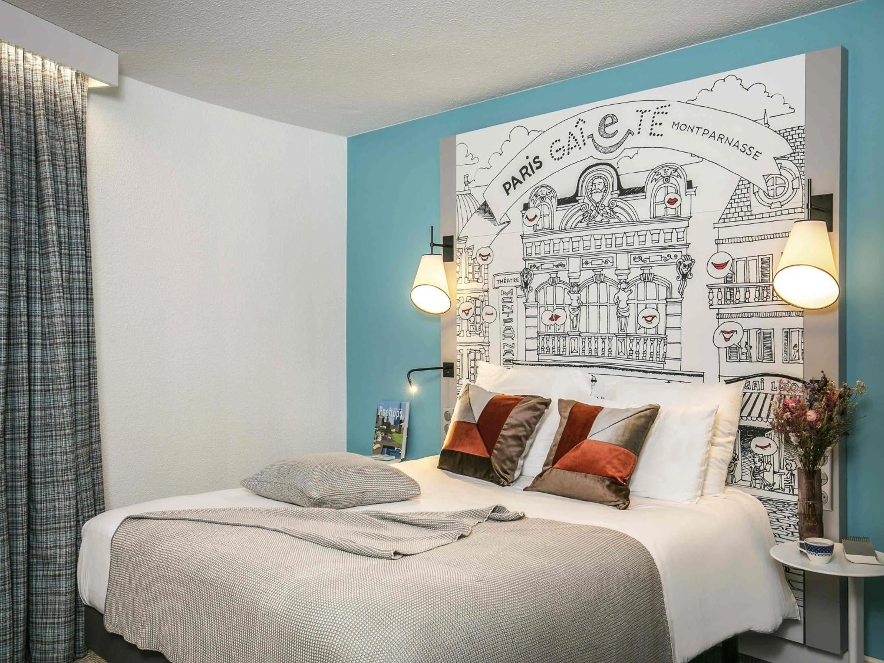 Bedroom, Bed in Hôtel Mercure Paris Centre Gare Montparnasse