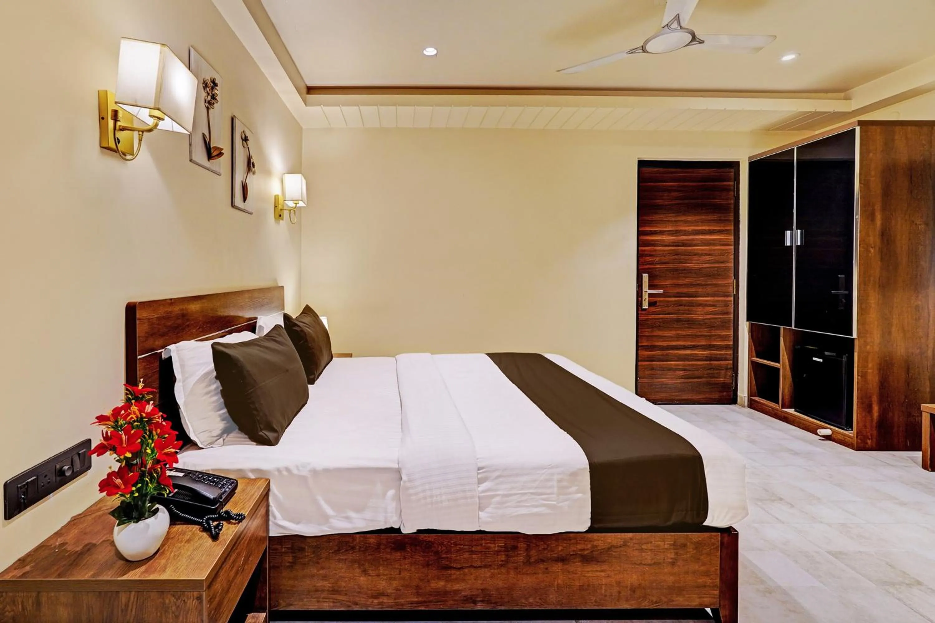 Bedroom, Bed in Super Townhouse OAK Clove Boutique Hotel Rajaji Nagar Near Lulu Mall Bengaluru