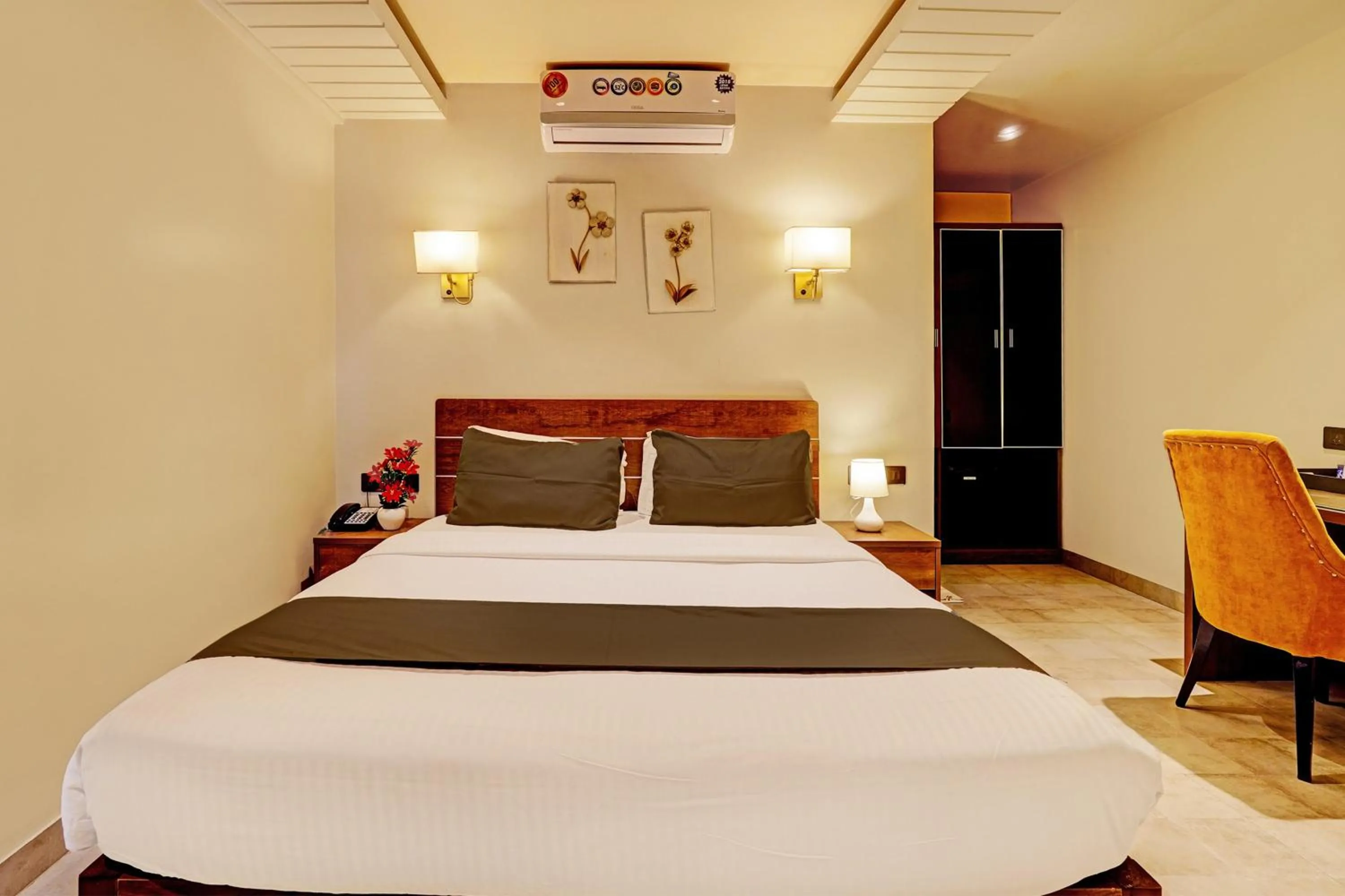 Bedroom, Bed in Super Townhouse OAK Clove Boutique Hotel Rajaji Nagar Near Lulu Mall Bengaluru