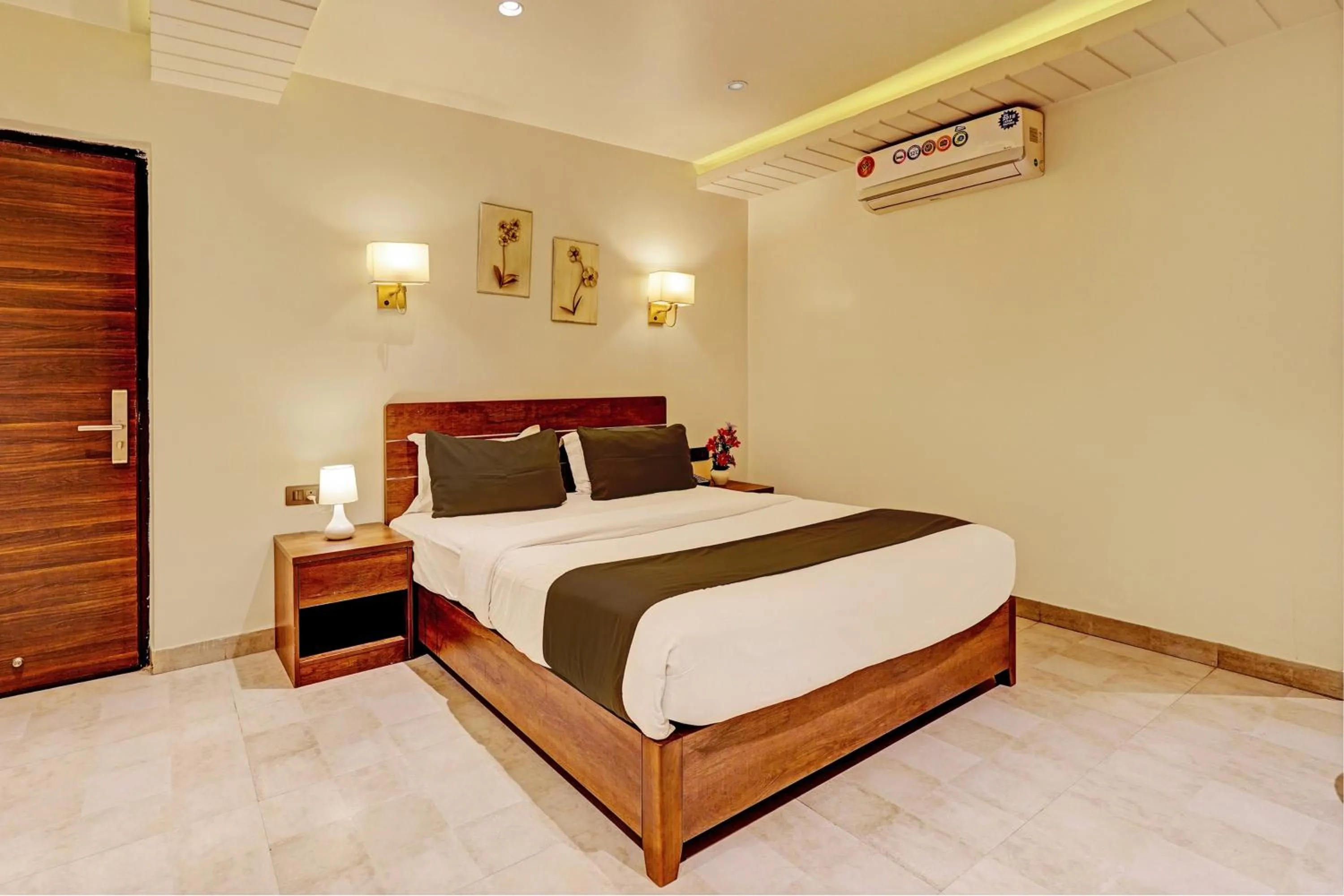 Bedroom, Bed in Super Townhouse OAK Clove Boutique Hotel Rajaji Nagar Near Lulu Mall Bengaluru