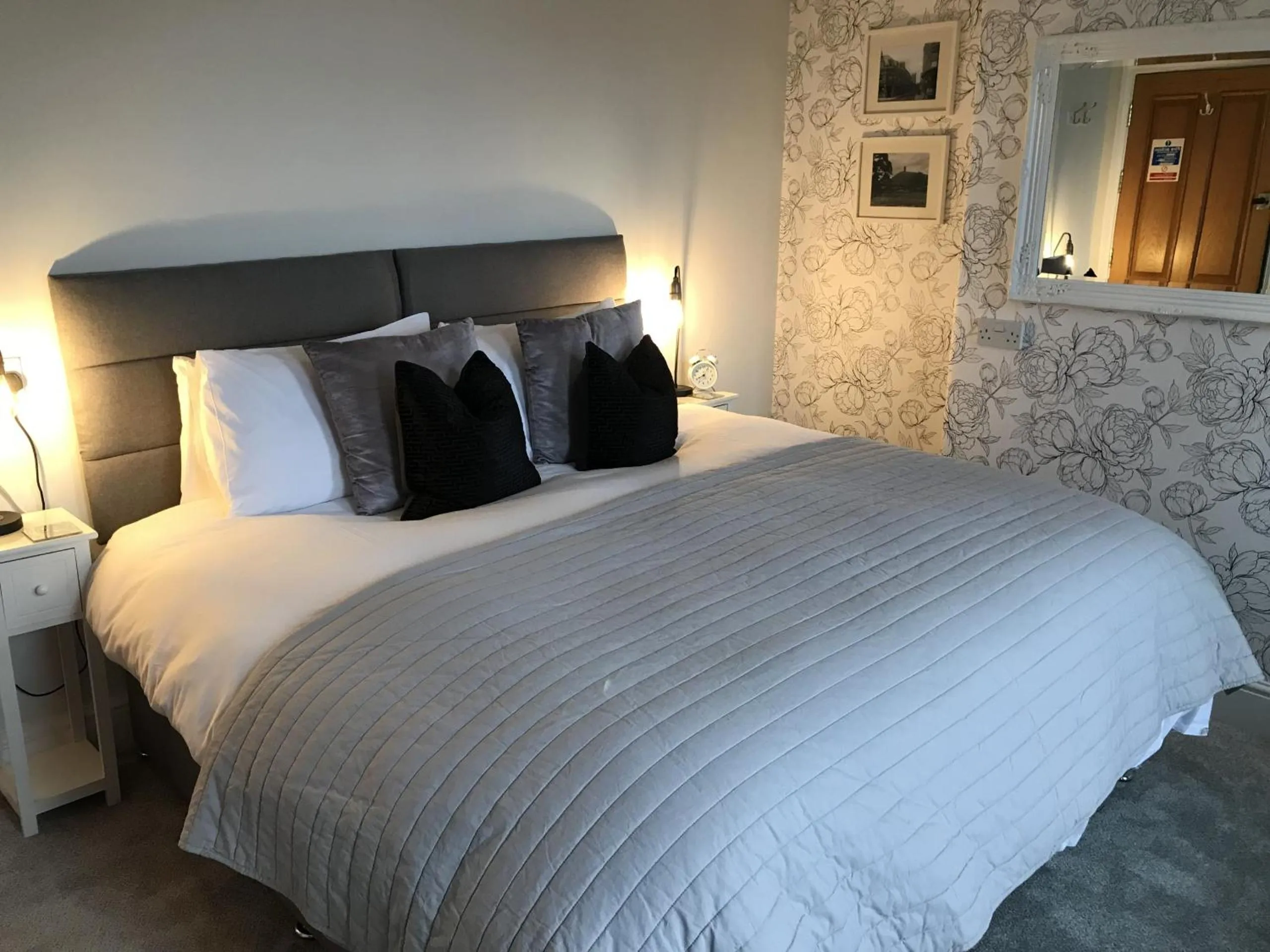 Bedroom, Bed in The Glastonbury Townhouse B&B