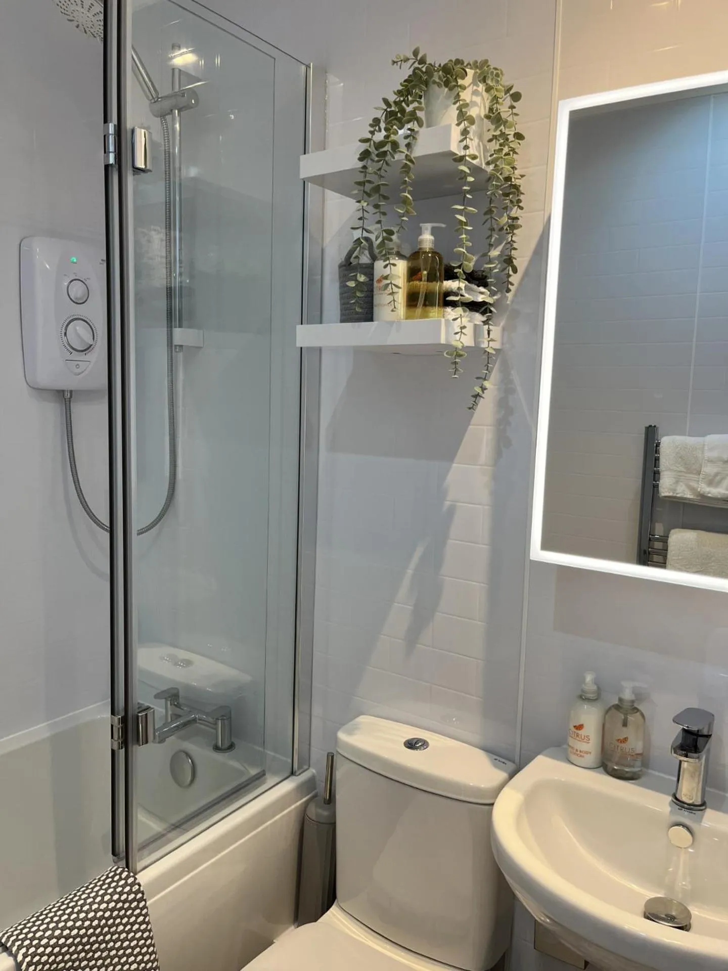 Shower in The Glastonbury Townhouse B&B