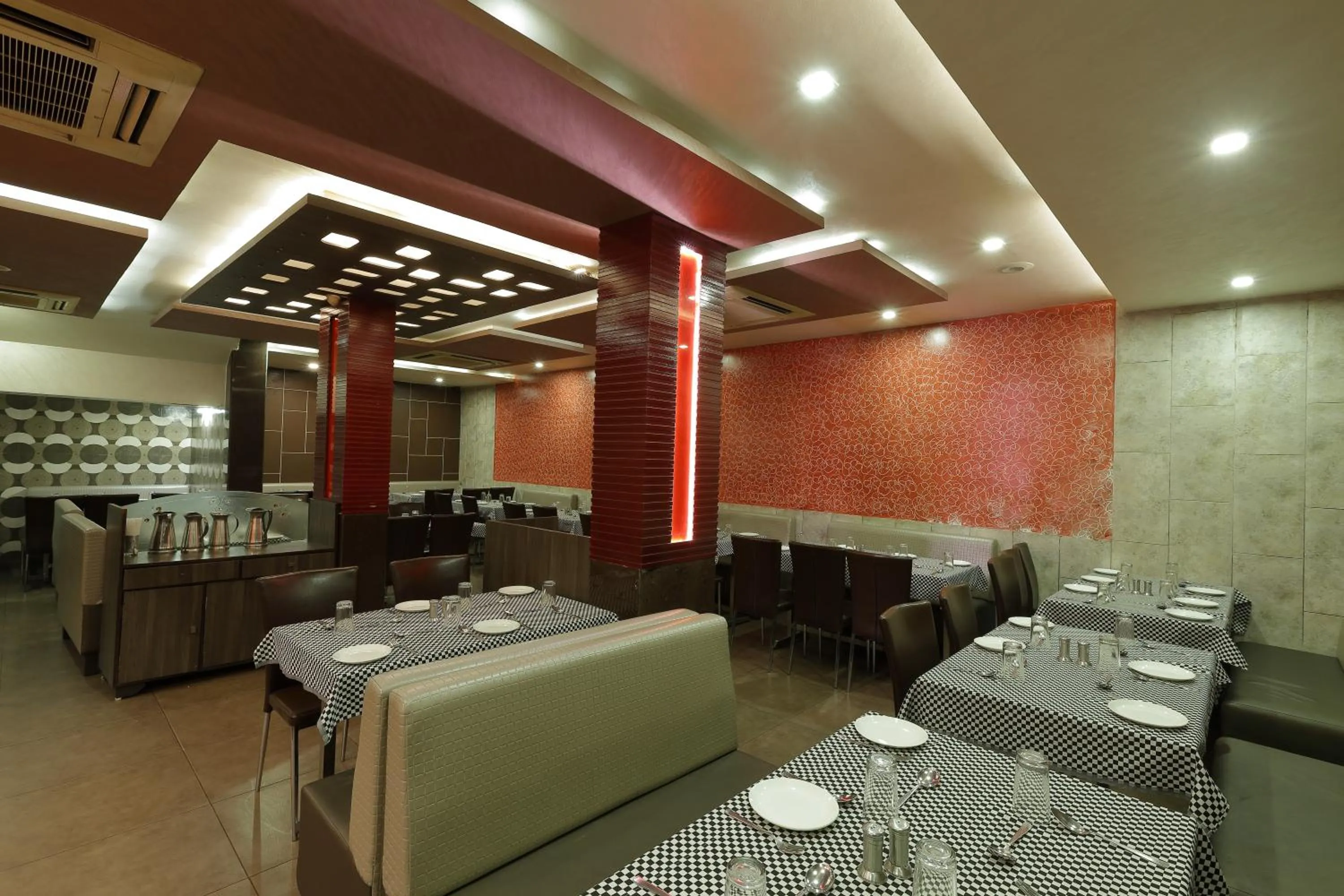 Restaurant/places to eat in Hotel Good Night