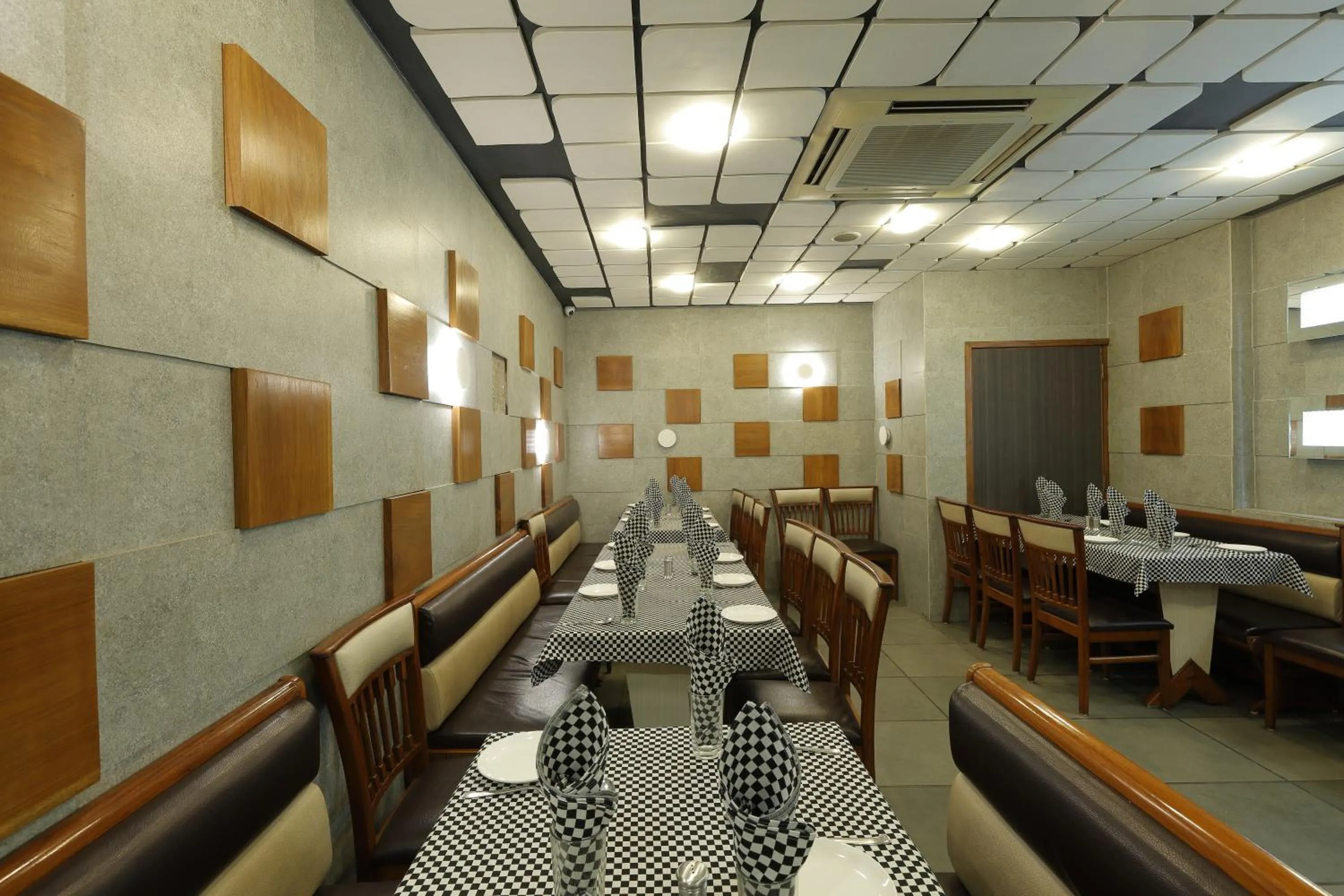 Restaurant/places to eat in Hotel Good Night