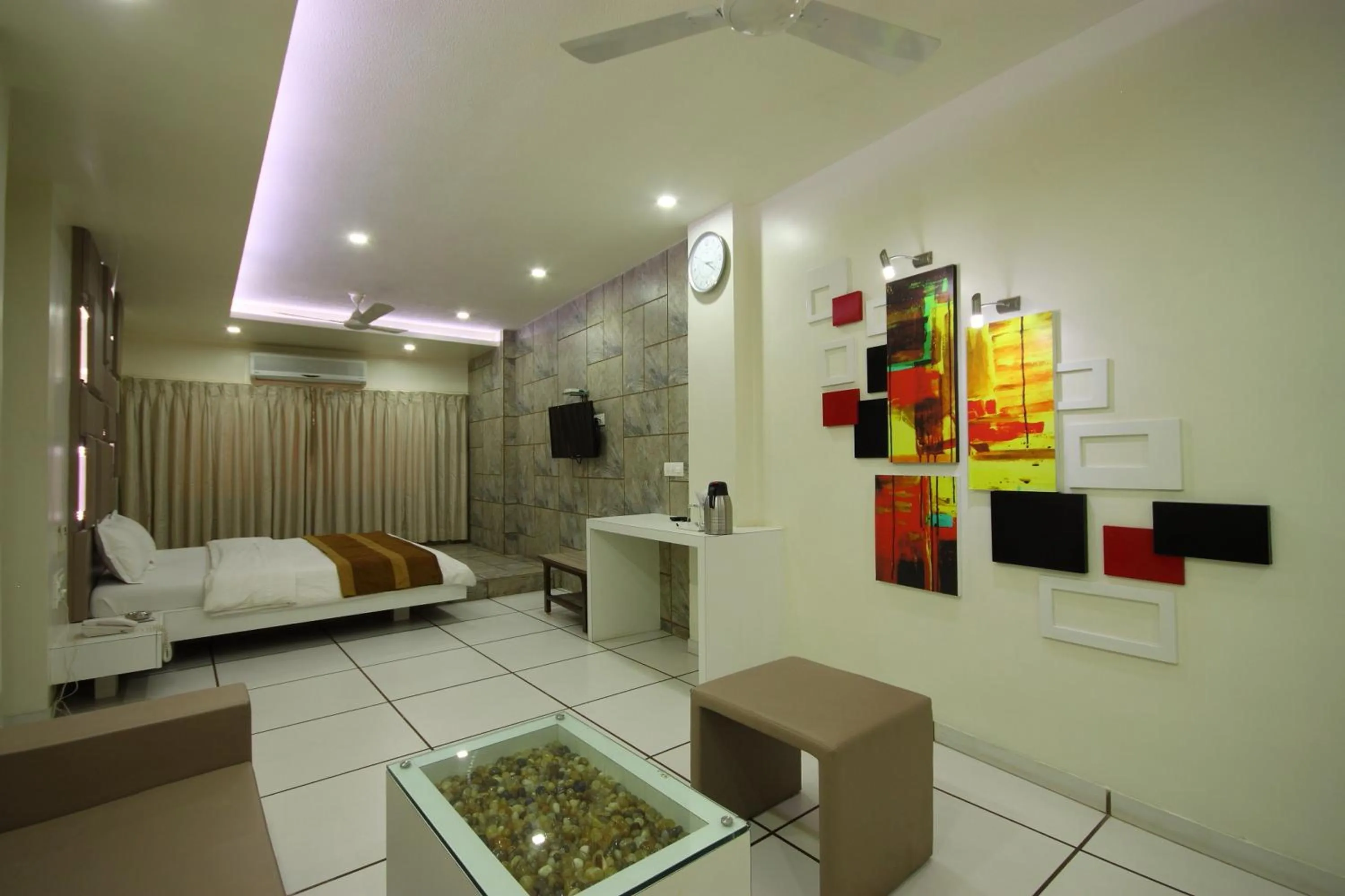 Bedroom, Bed in Hotel Good Night