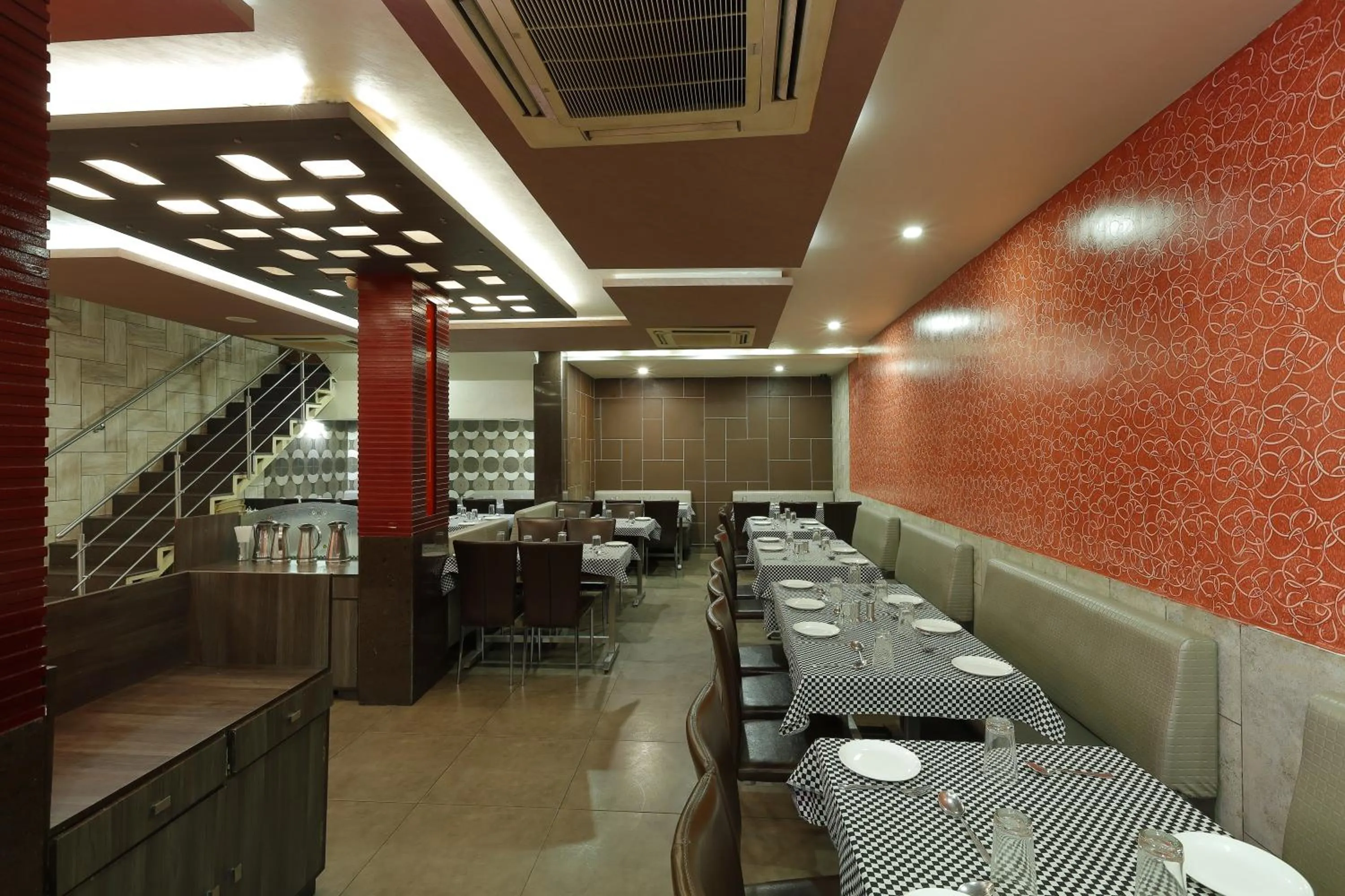 Restaurant/places to eat in Hotel Good Night