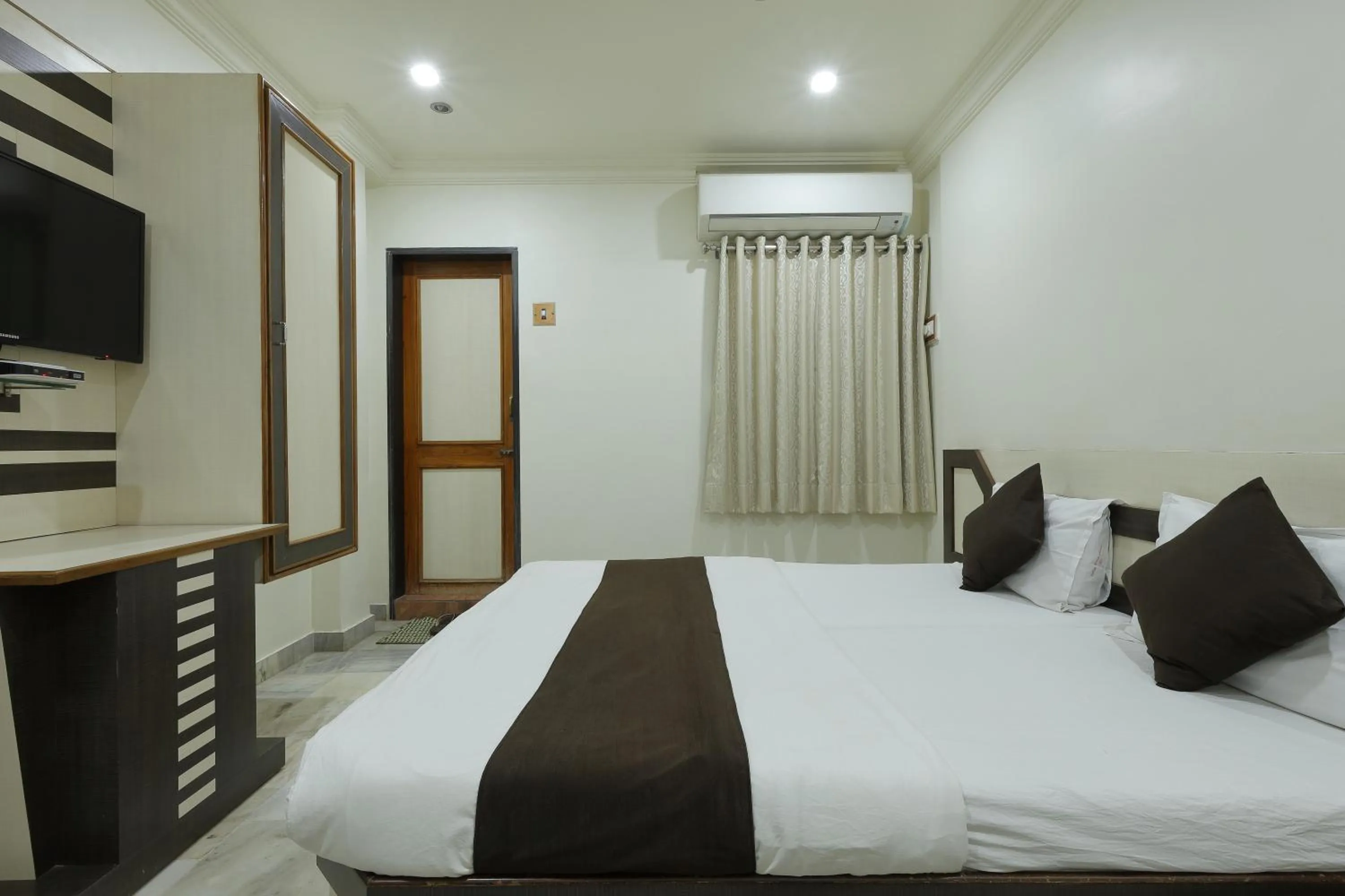 Photo of the whole room, Bed in Hotel Good Night