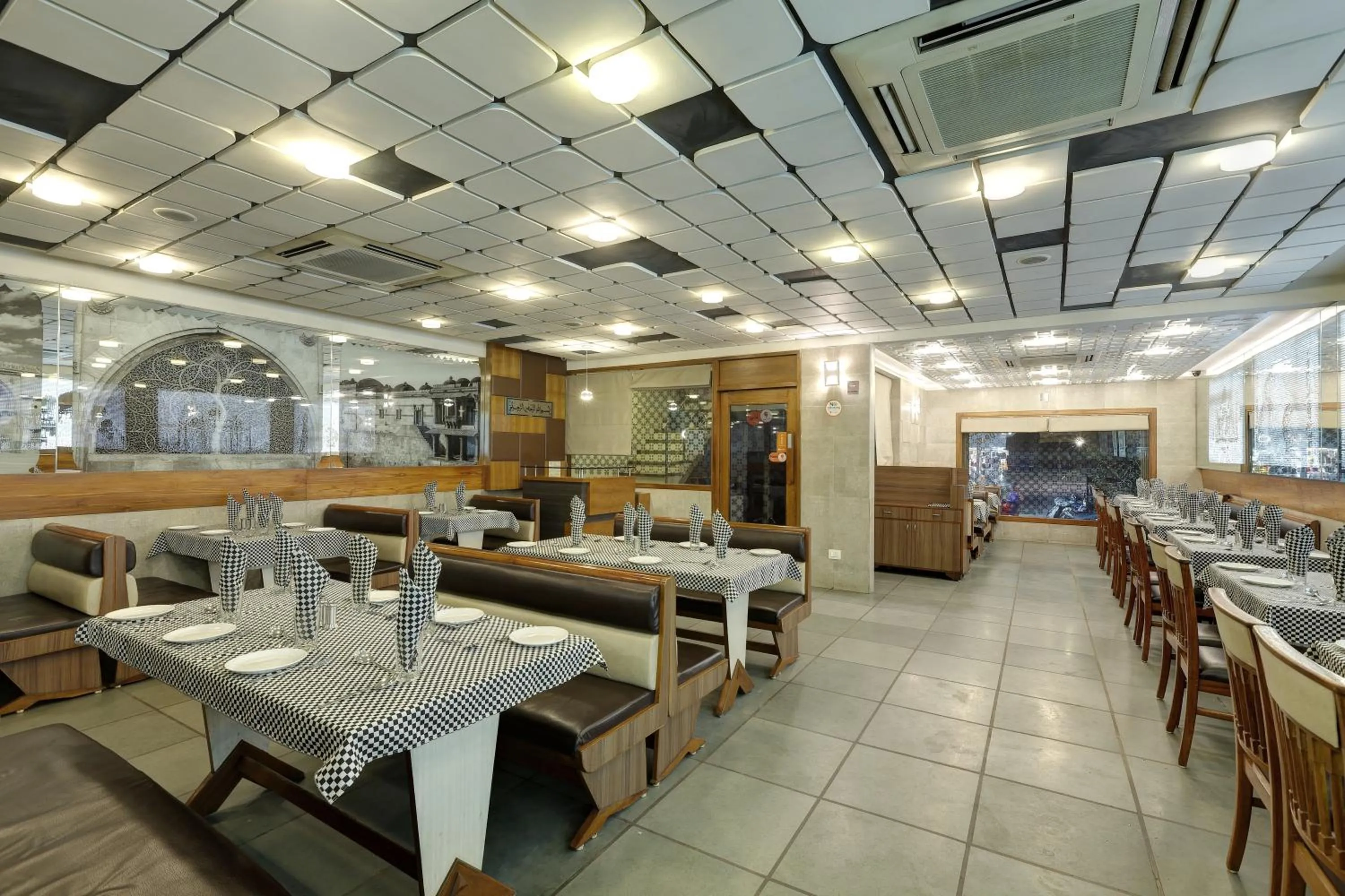 Restaurant/places to eat in Hotel Good Night