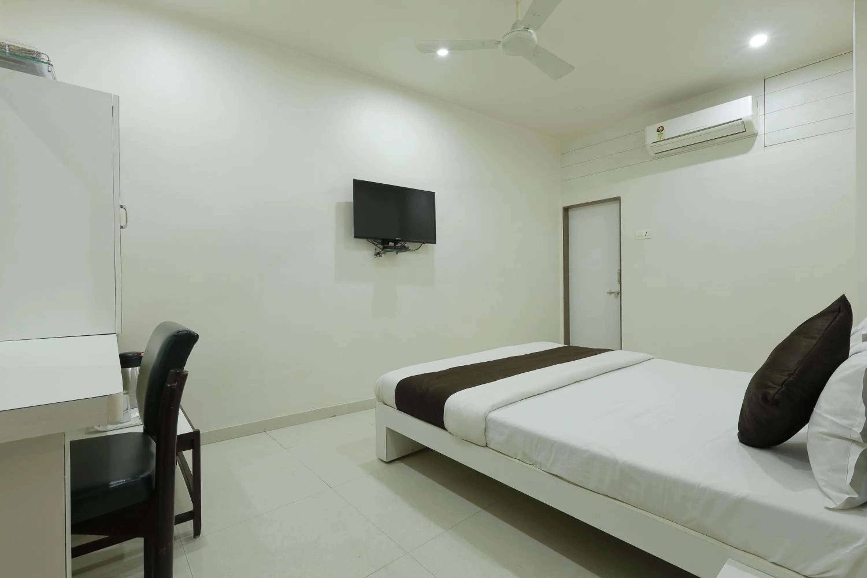 Photo of the whole room, Bed in Hotel Good Night