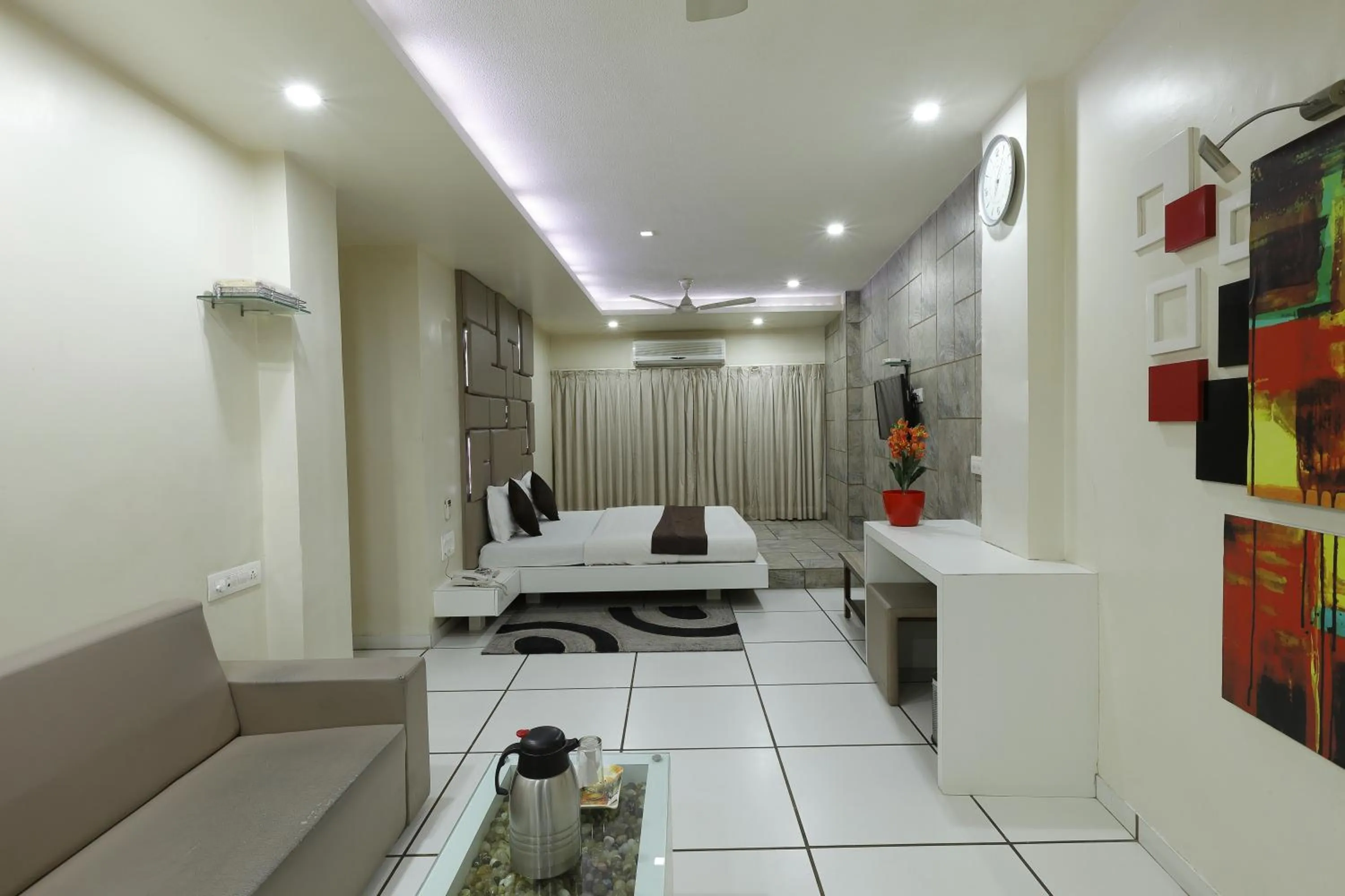 Photo of the whole room in Hotel Good Night