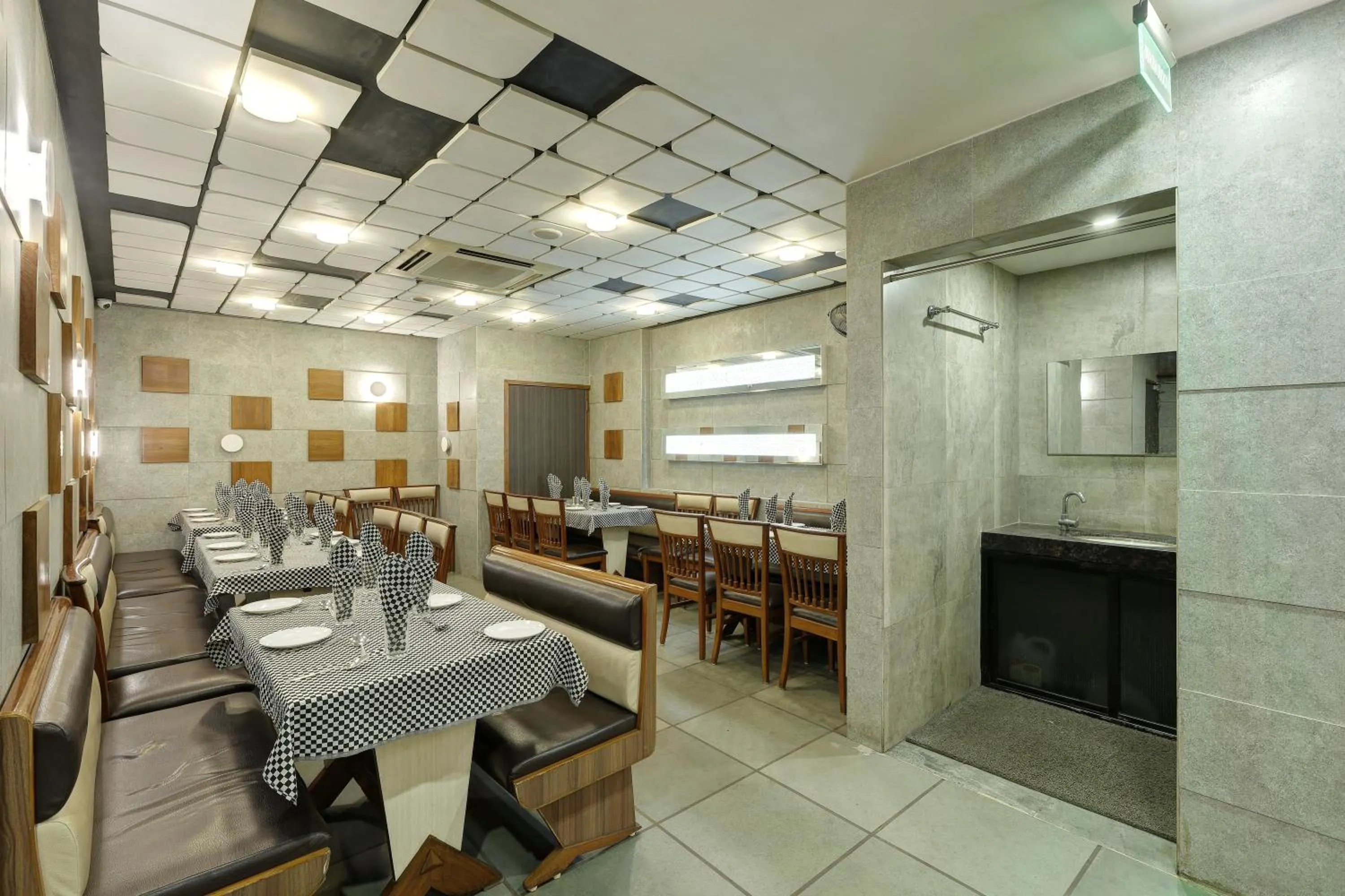 Restaurant/places to eat in Hotel Good Night