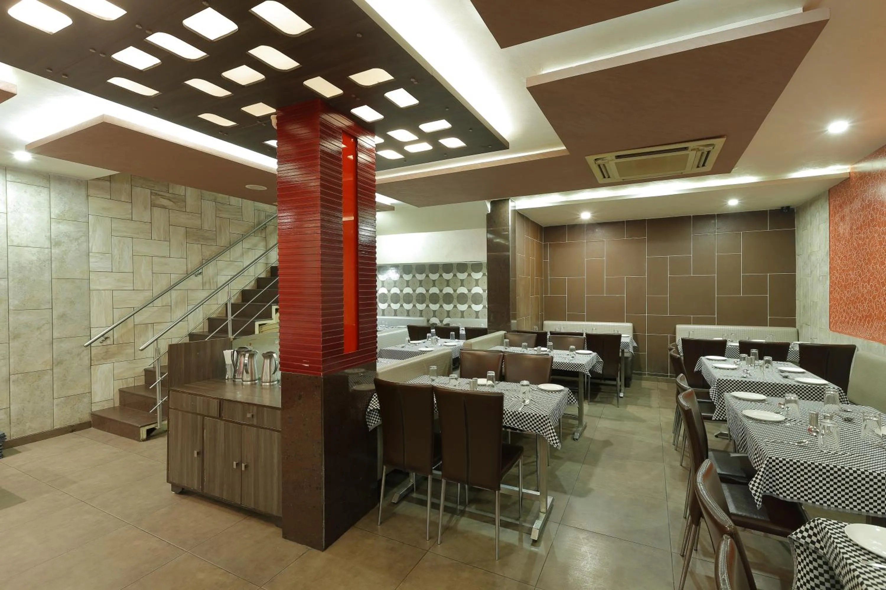 Restaurant/places to eat in Hotel Good Night