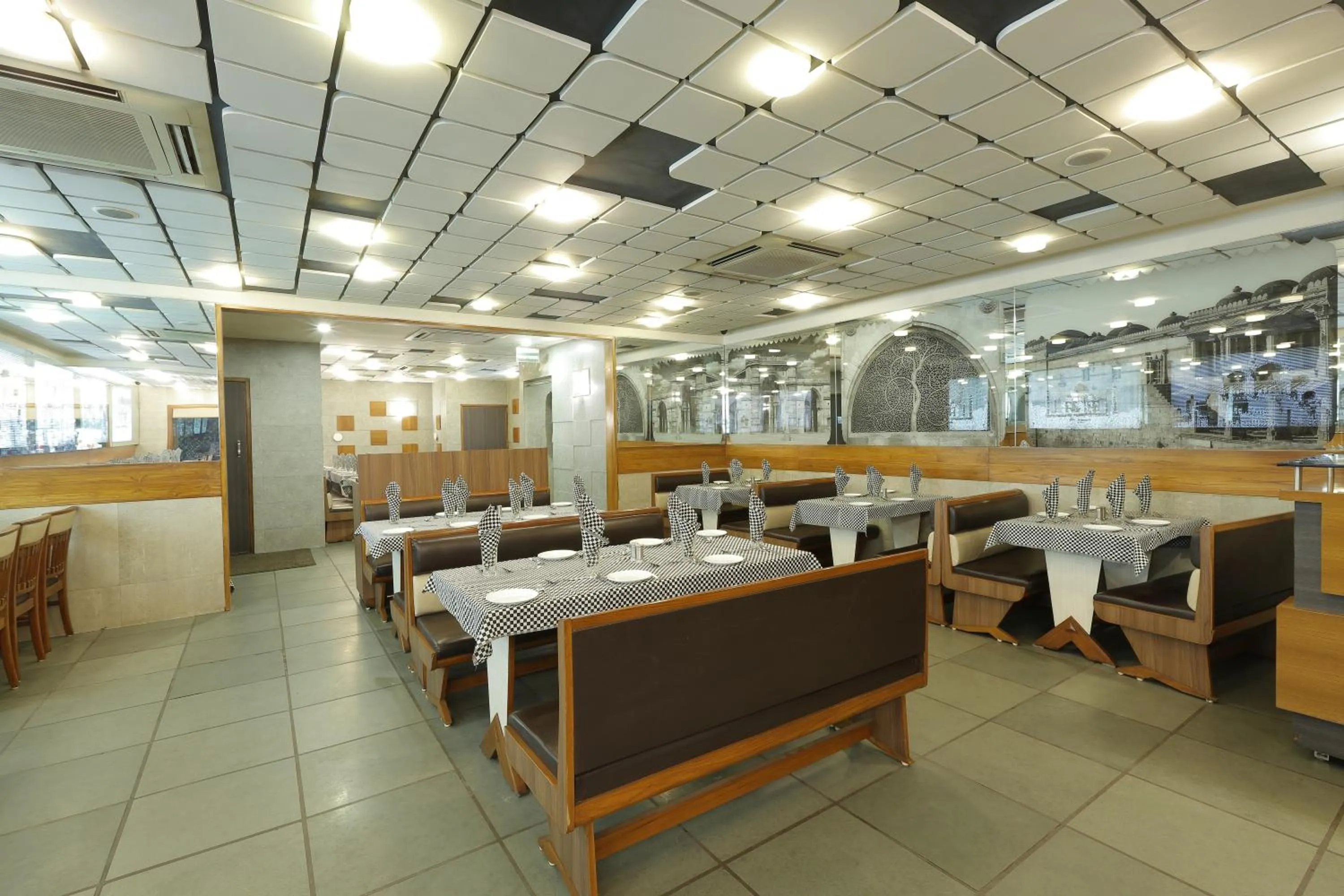 Restaurant/places to eat in Hotel Good Night