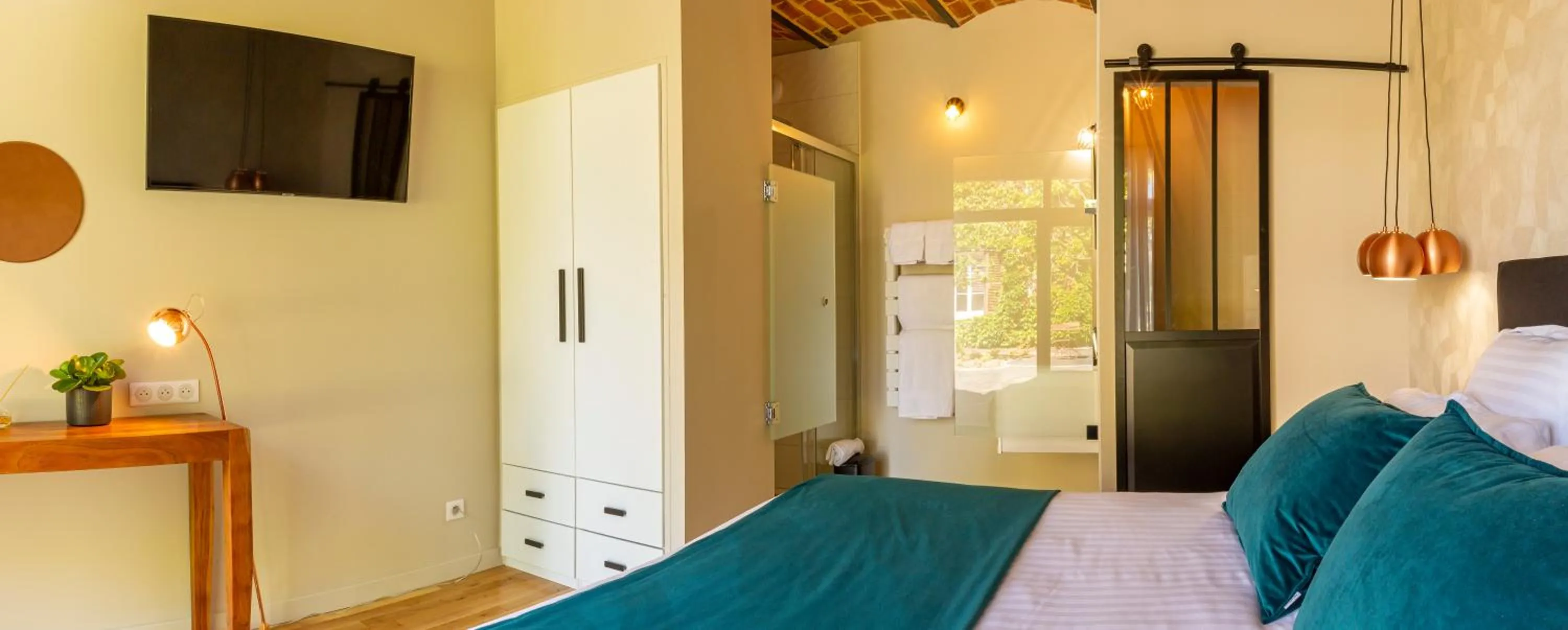 Bathroom, Bed in La Ressourçante