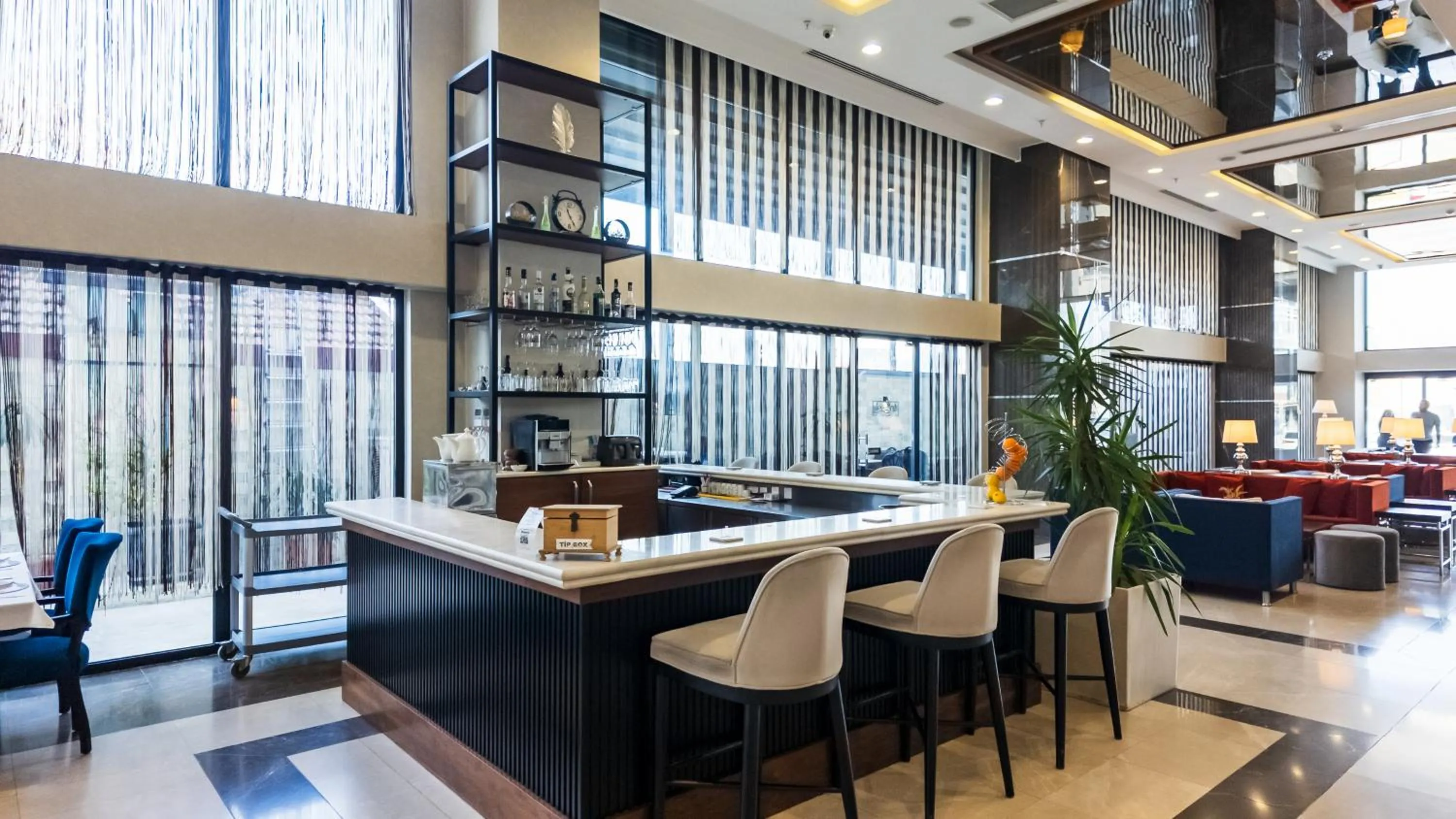 Restaurant/places to eat in ANGEL'S PARK HOTEL