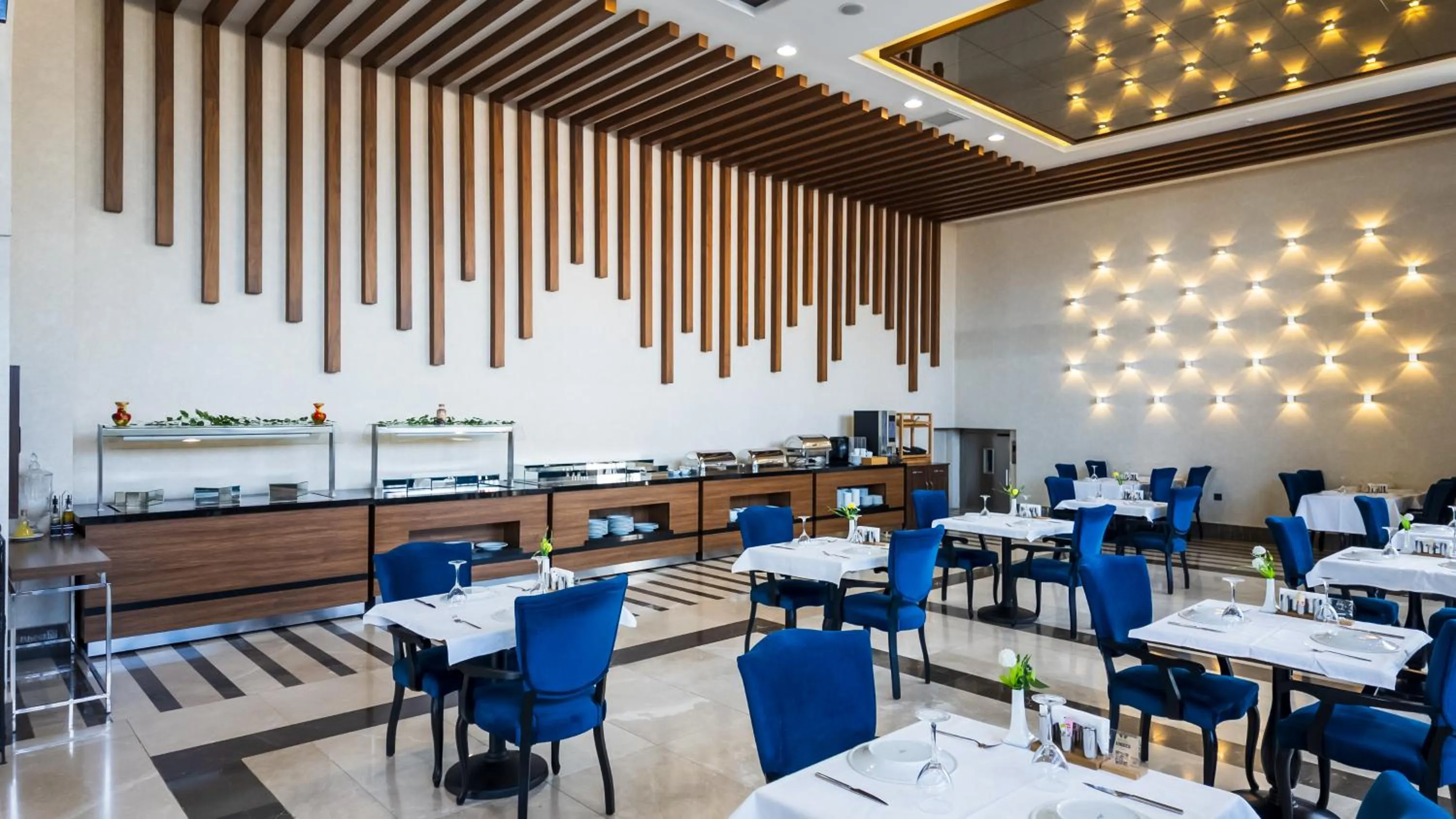 Restaurant/places to eat in ANGEL'S PARK HOTEL