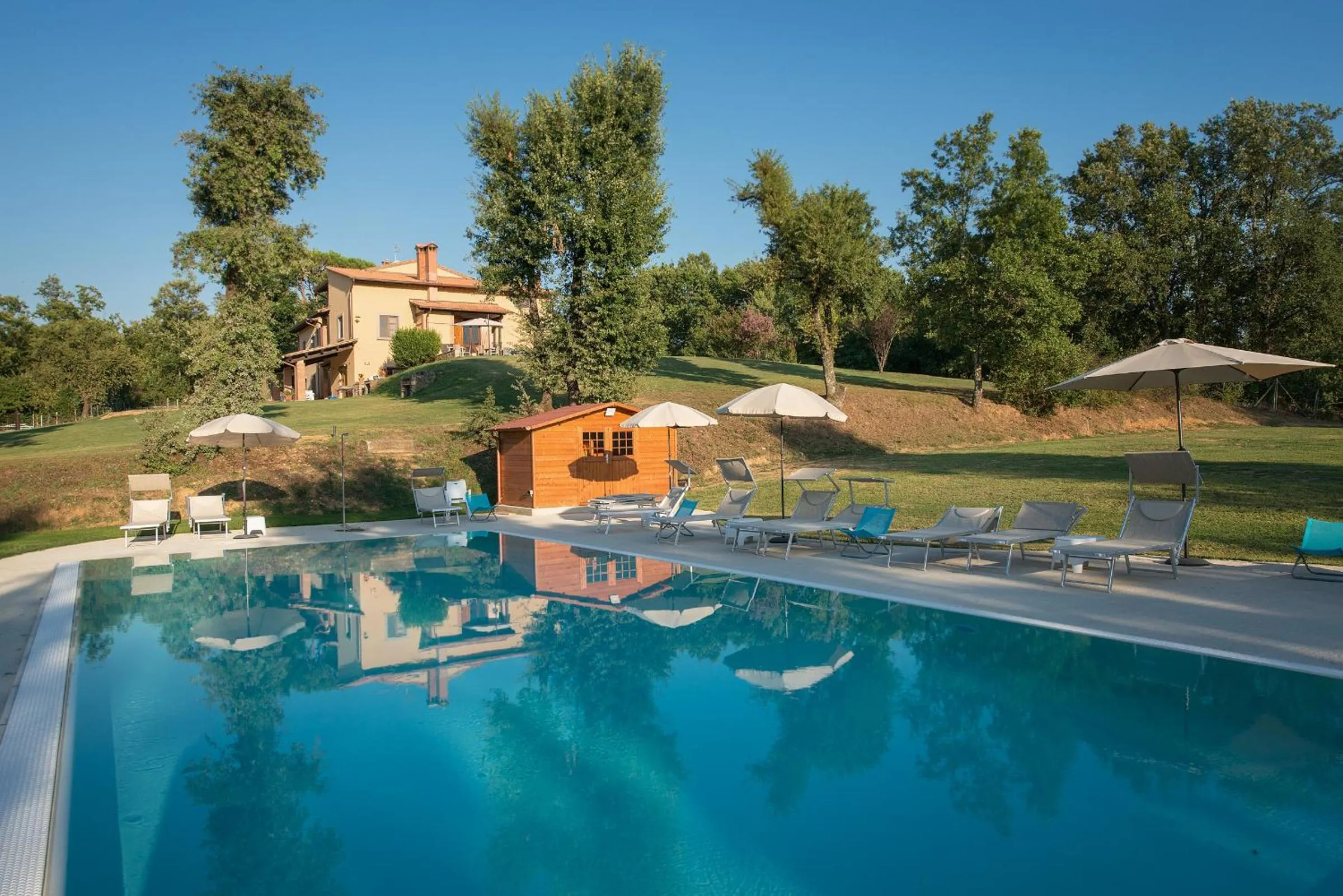 Pool view in B&B CASALISA