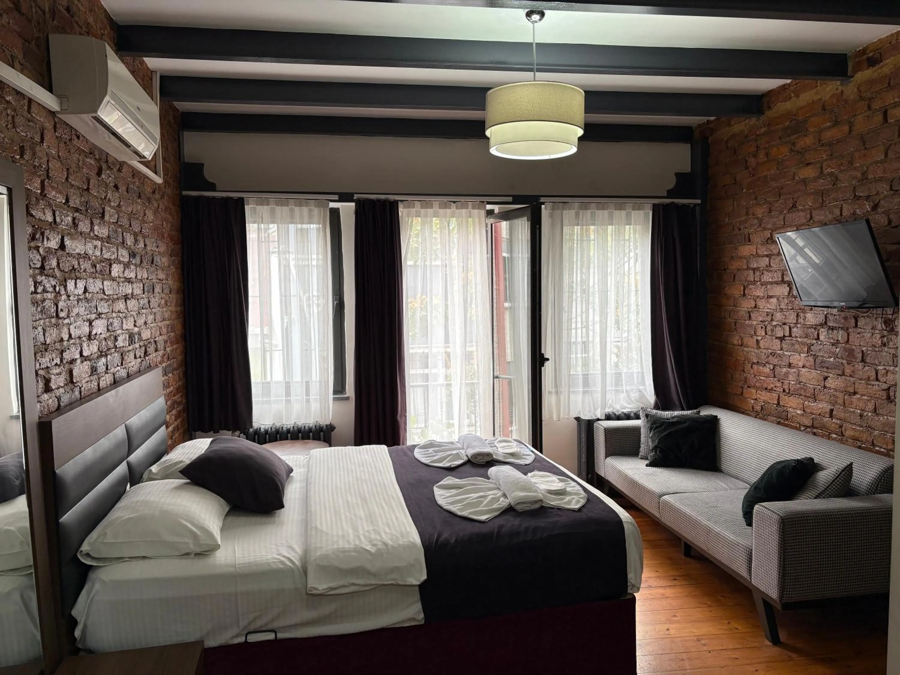 Photo of the whole room, Bed in Taksim Otto suite