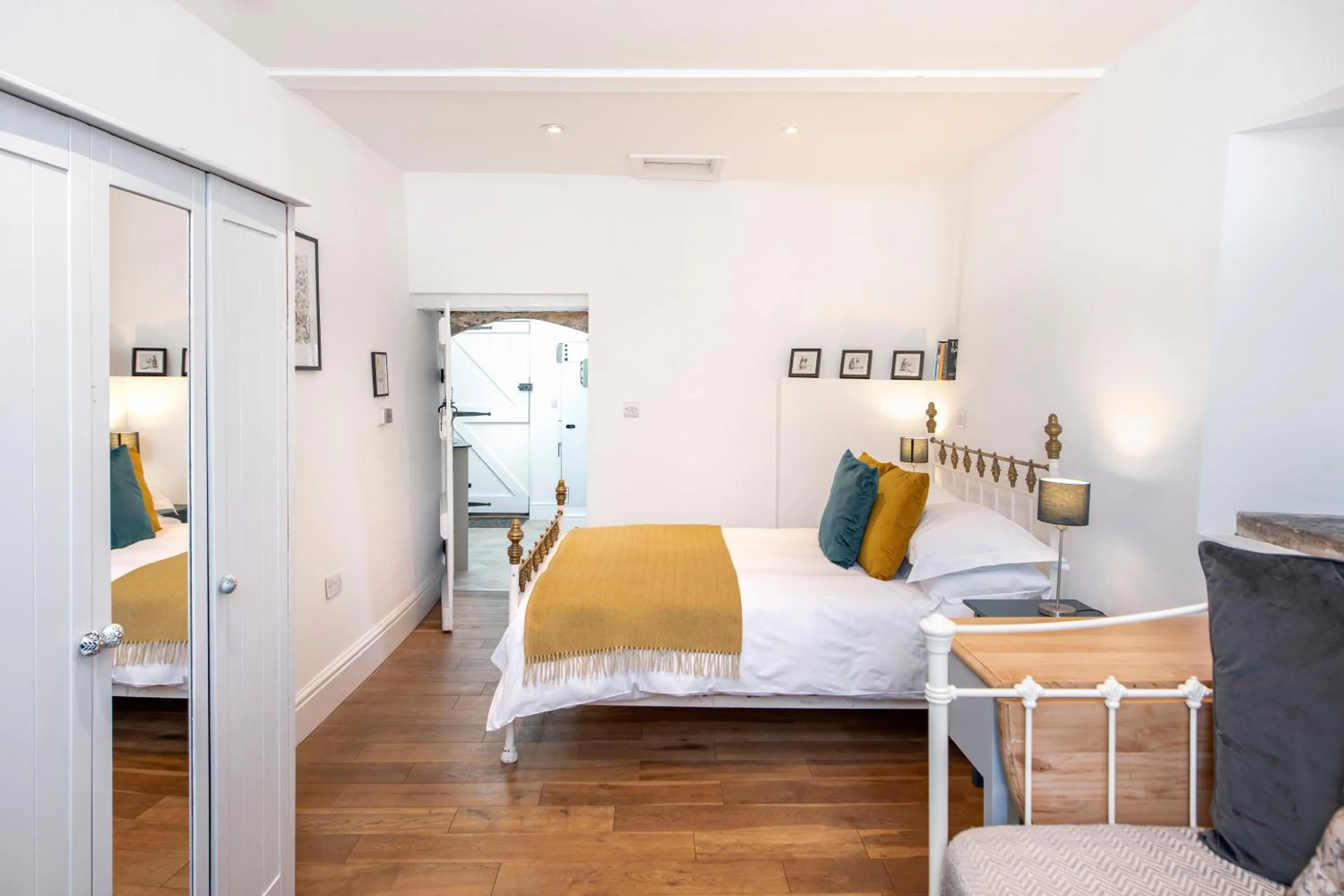 Photo of the whole room, Bed in The Old Parsonage