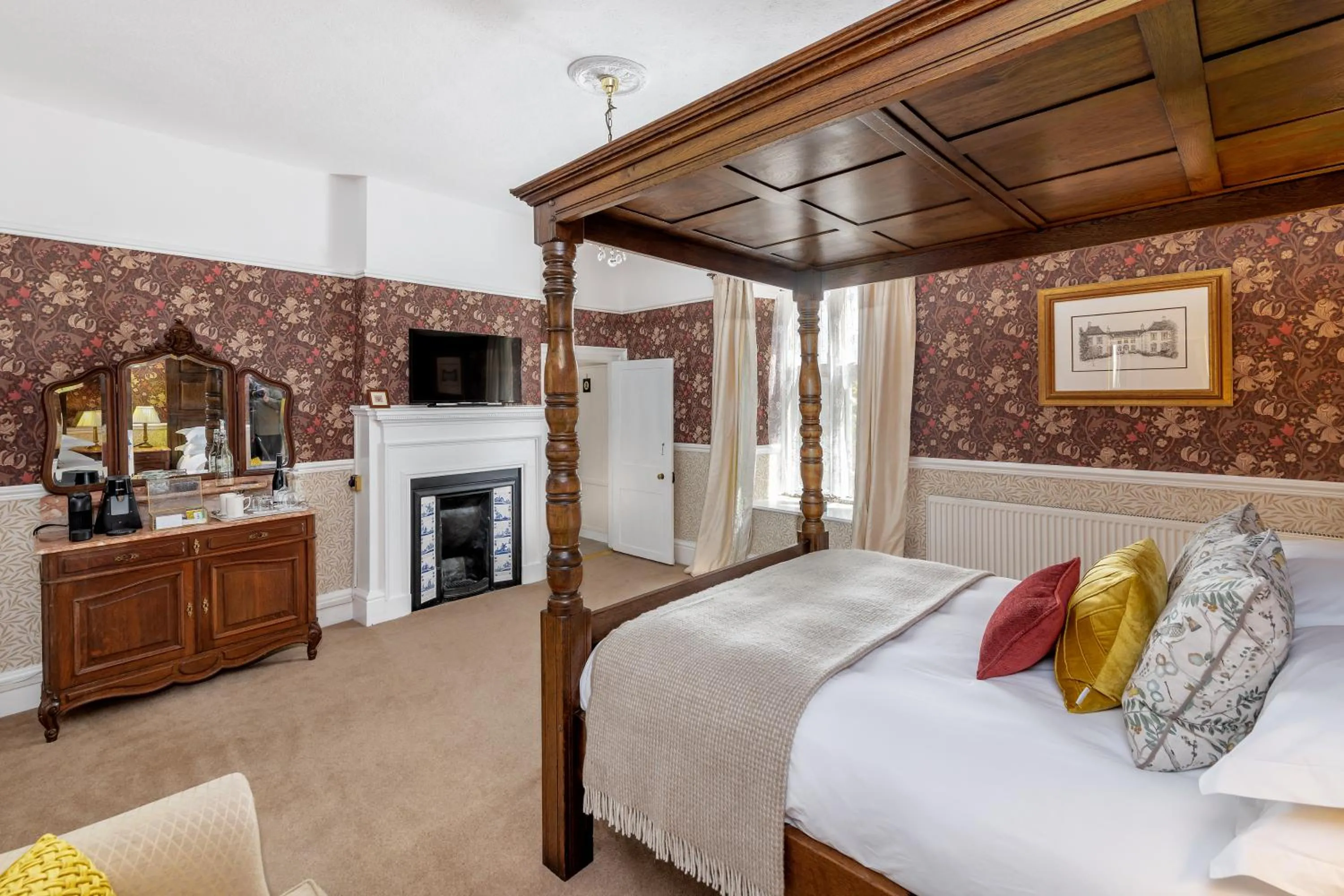 Photo of the whole room, Bed in The Old Parsonage