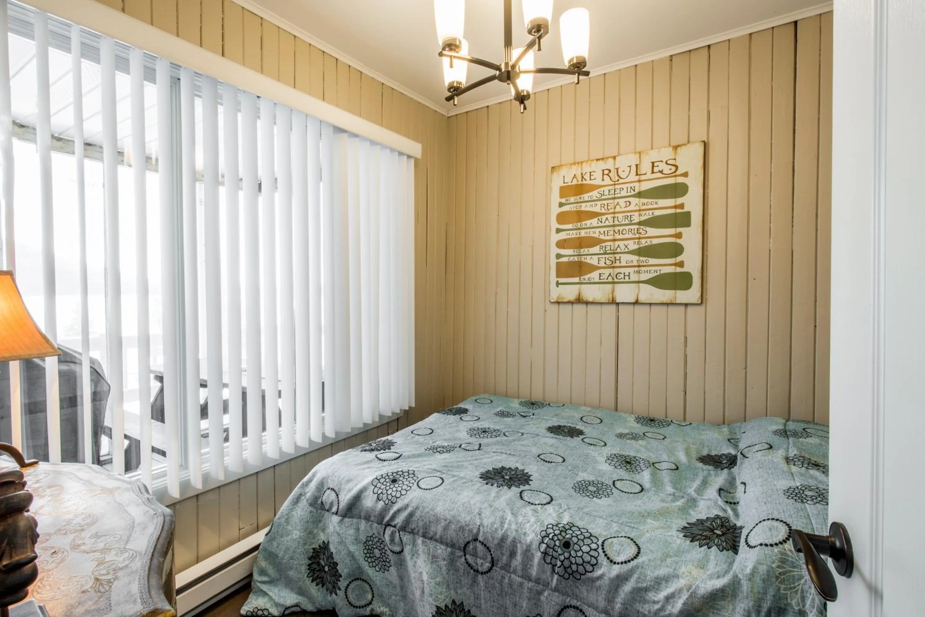 Bedroom, Bed in Le Chalet Relax du Lac St-Tite