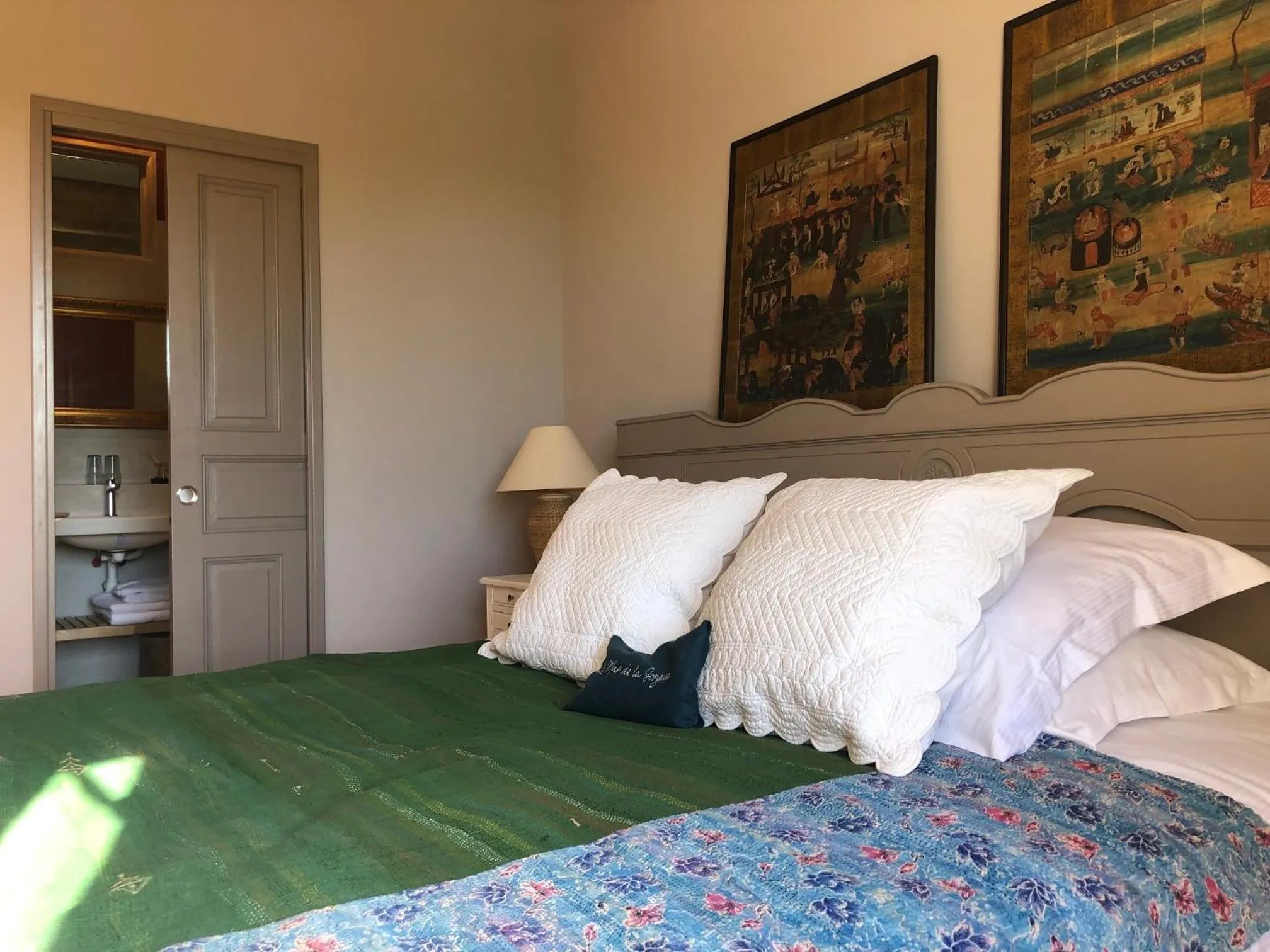 Bed in Le Mas de la Sorgue