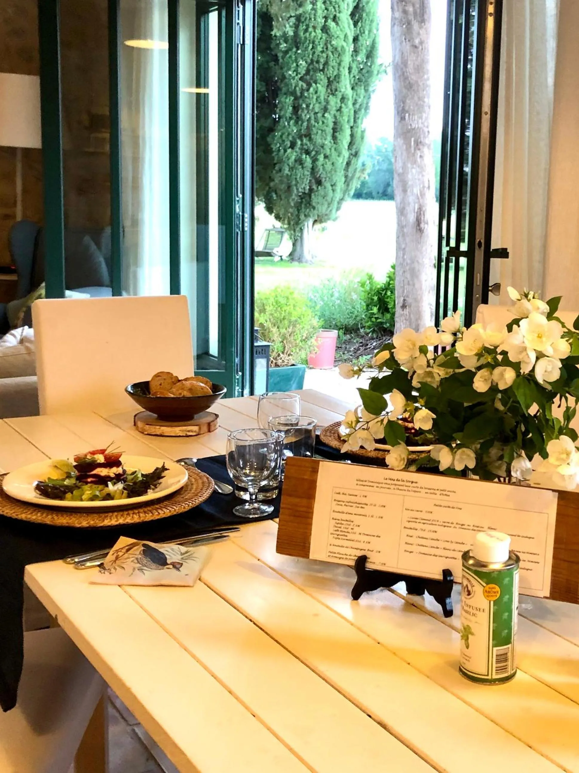 Restaurant/places to eat in Le Mas de la Sorgue