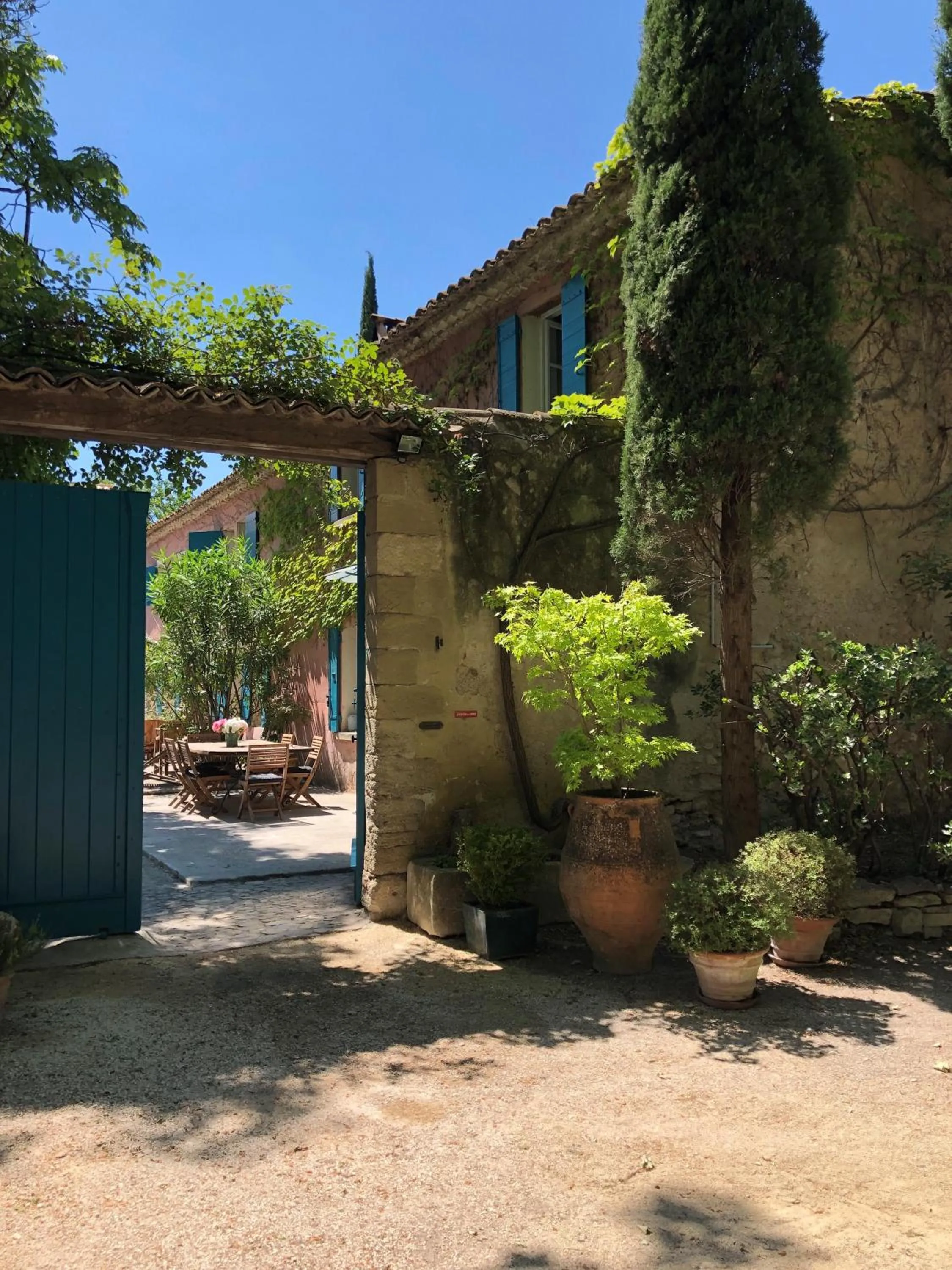 Facade/entrance in Le Mas de la Sorgue
