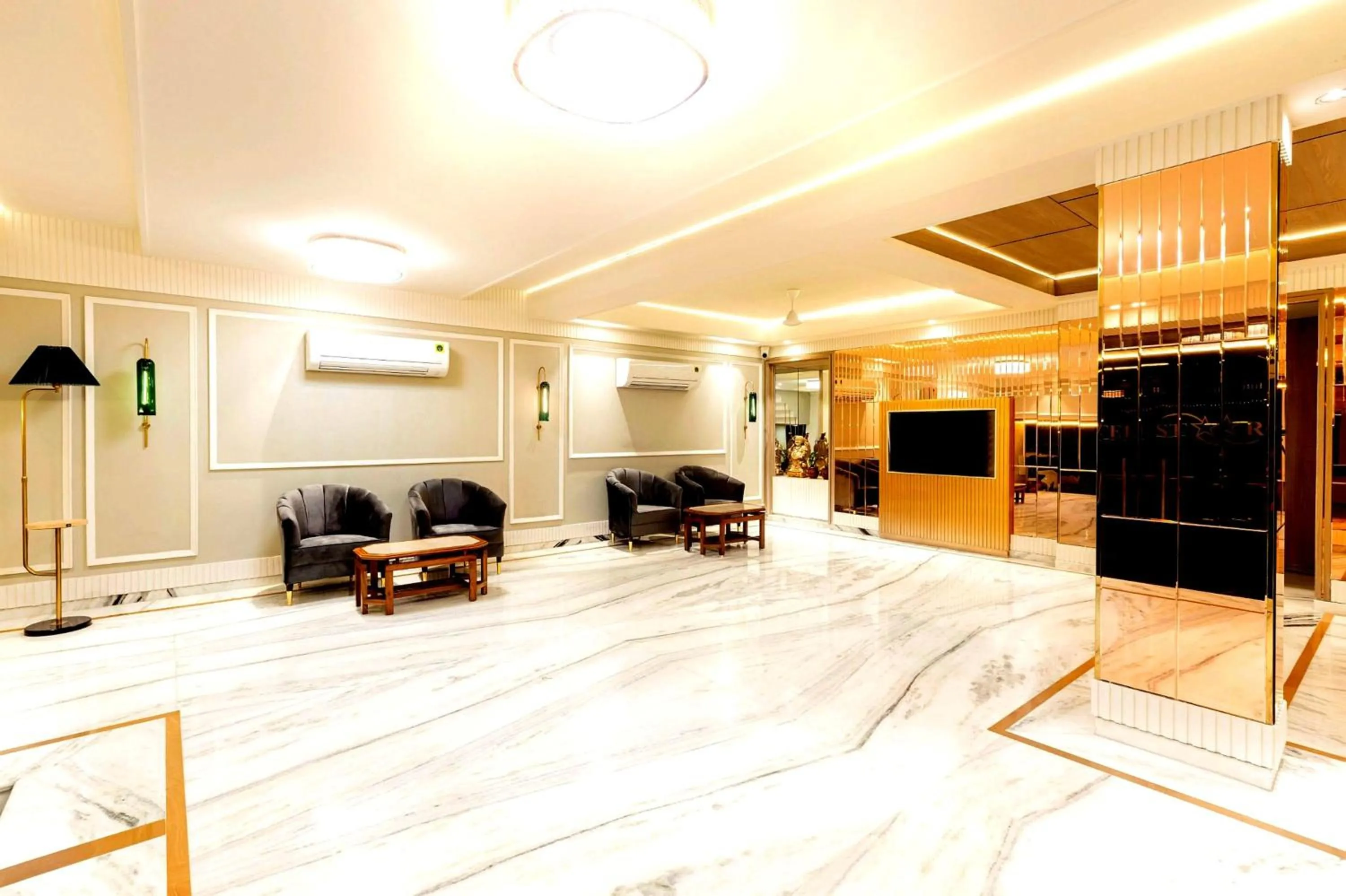 Lobby or reception in Hotel Star By Star Group- Near Delhi Airport