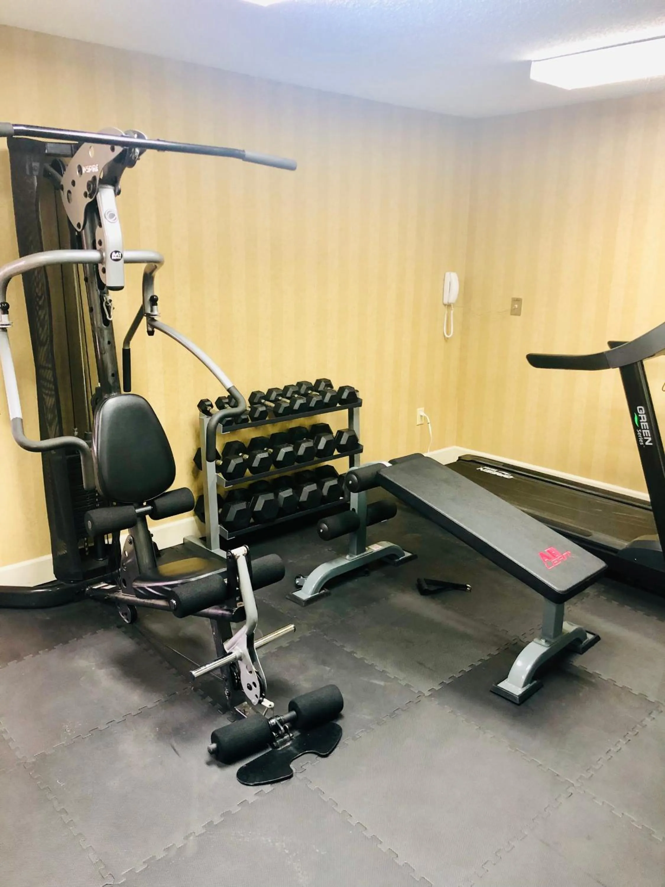 Fitness centre/facilities in Days Inn & Suites by Wyndham Stuttgart