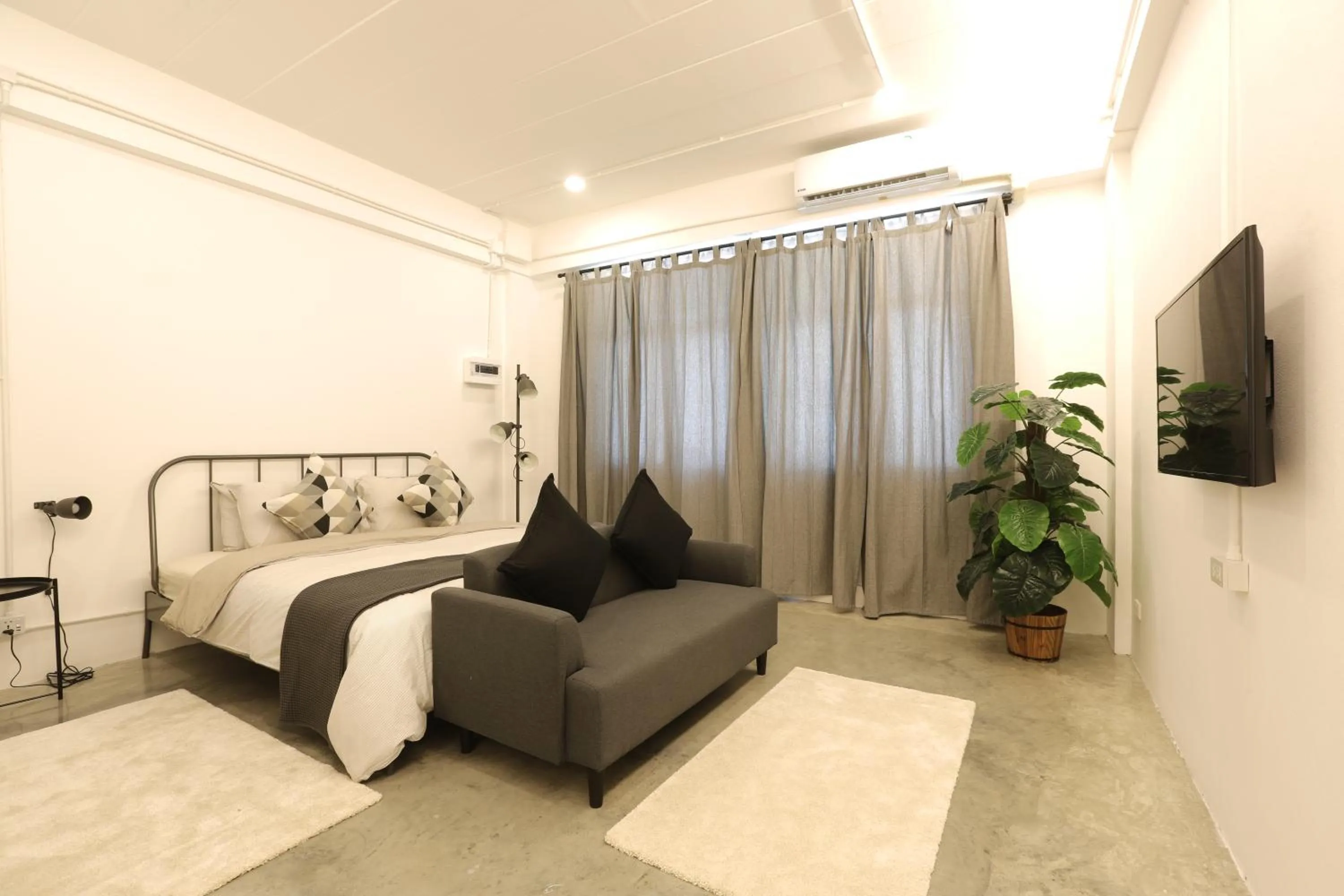 Seating area, Bed in Loft Series by Pak-Up