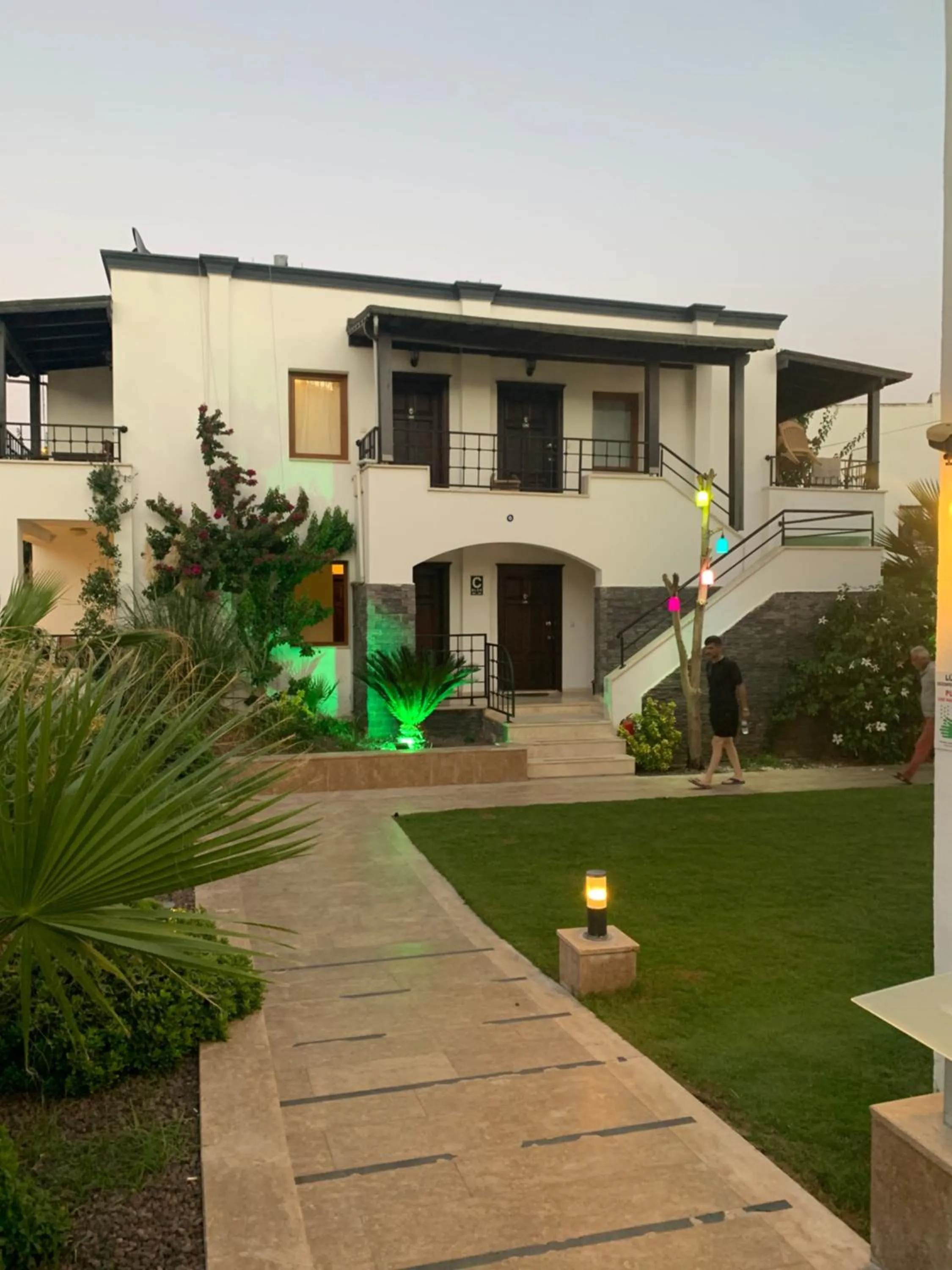 Garden in Orya Aparts