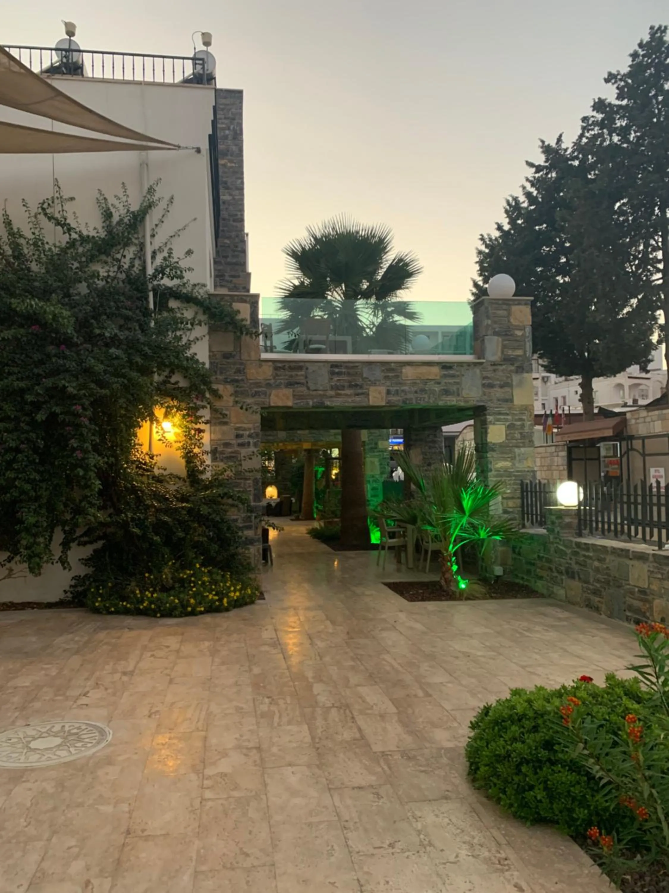 Garden in Orya Aparts