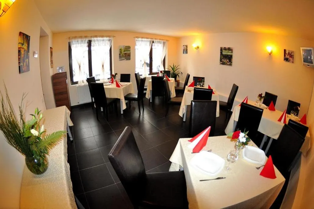 Restaurant/places to eat in Hotel Gema