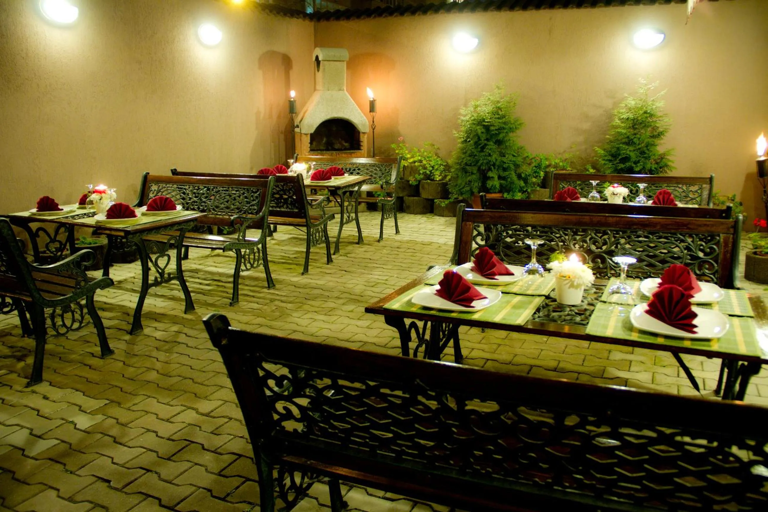 Restaurant/places to eat in Hotel Gema