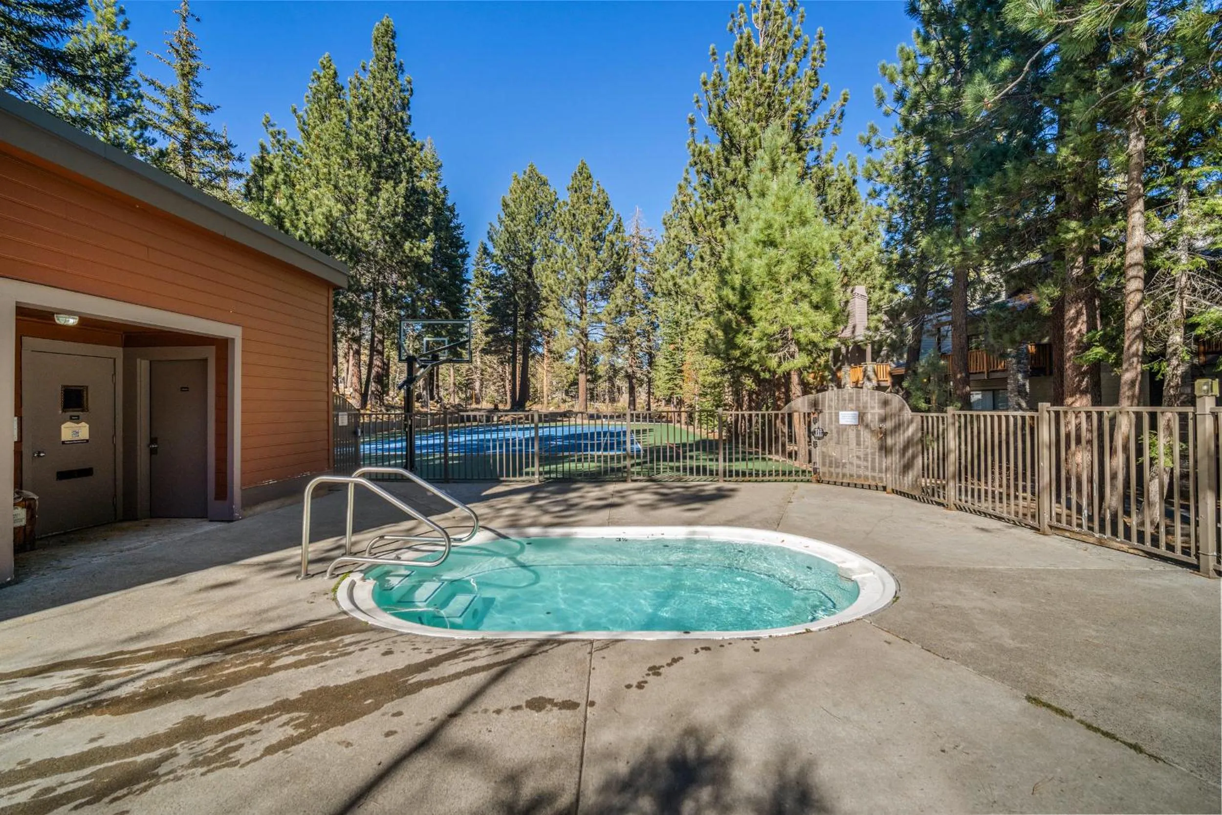Hot Tub in Summit by 101 Great Escapes