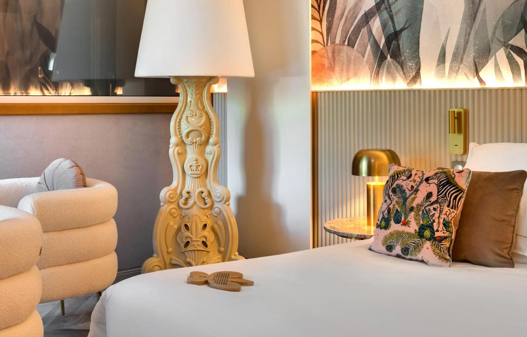 Bed in LA CHENEAUDIÈRE - Hôtel Spa - Relais & Châteaux - Restaurant étoilé