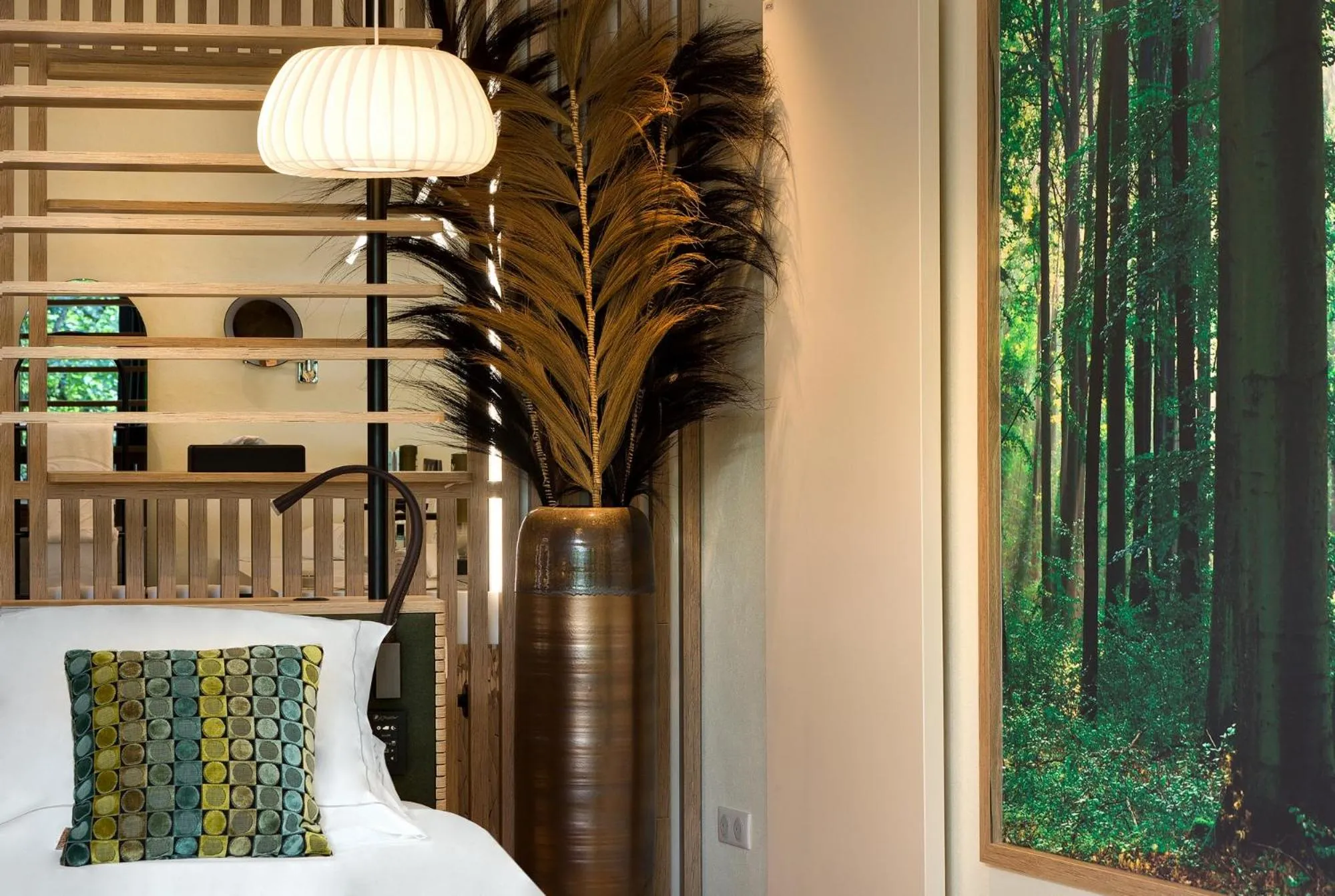 Bed in LA CHENEAUDIÈRE - Hôtel Spa - Relais & Châteaux - Restaurant étoilé