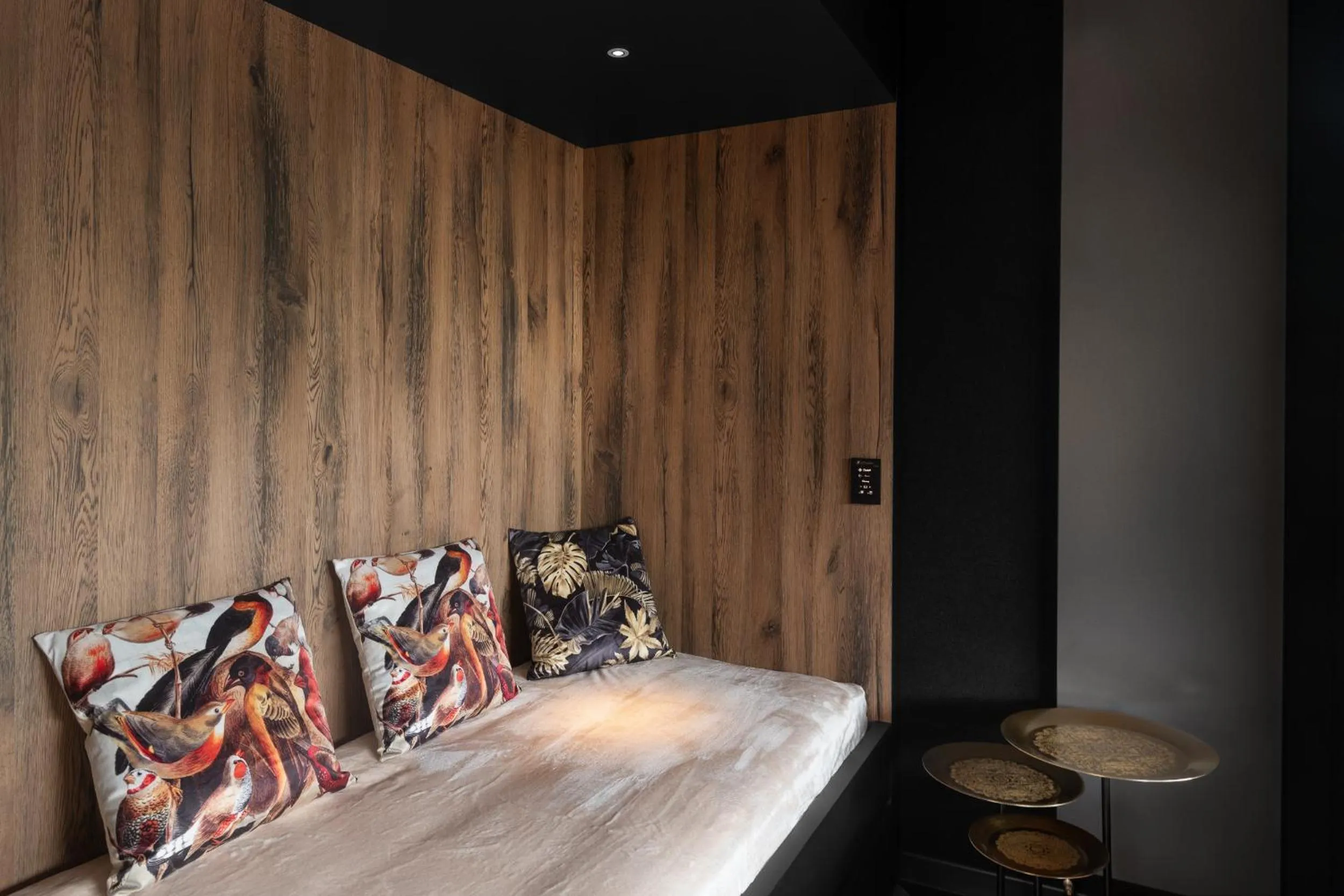 Bed in LA CHENEAUDIÈRE - Hôtel Spa - Relais & Châteaux - Restaurant étoilé